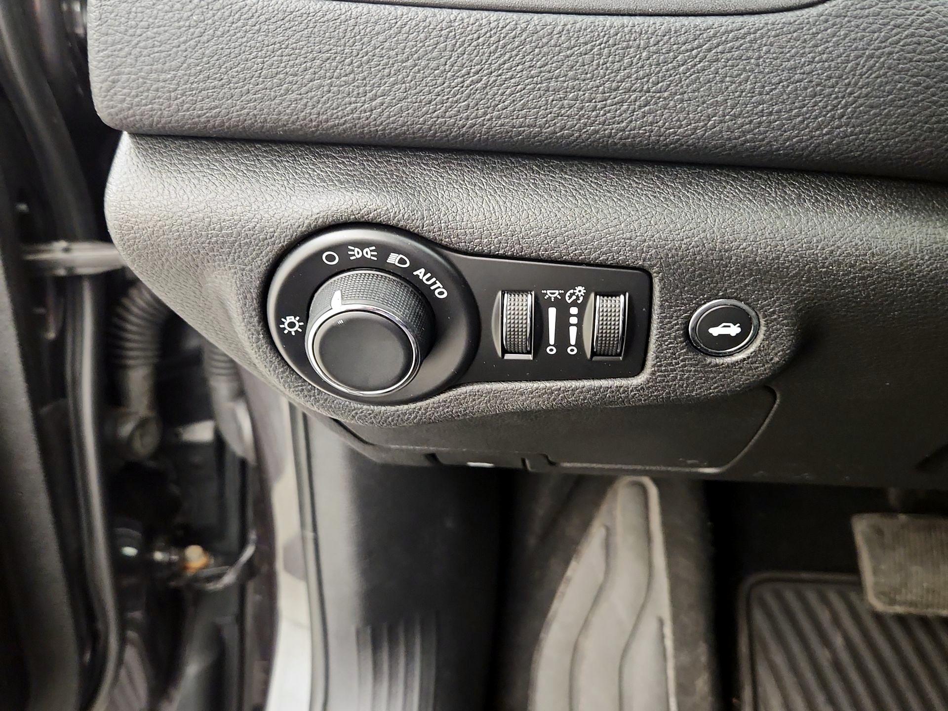 Thumbnail: 2015 Chrysler 200 - 13