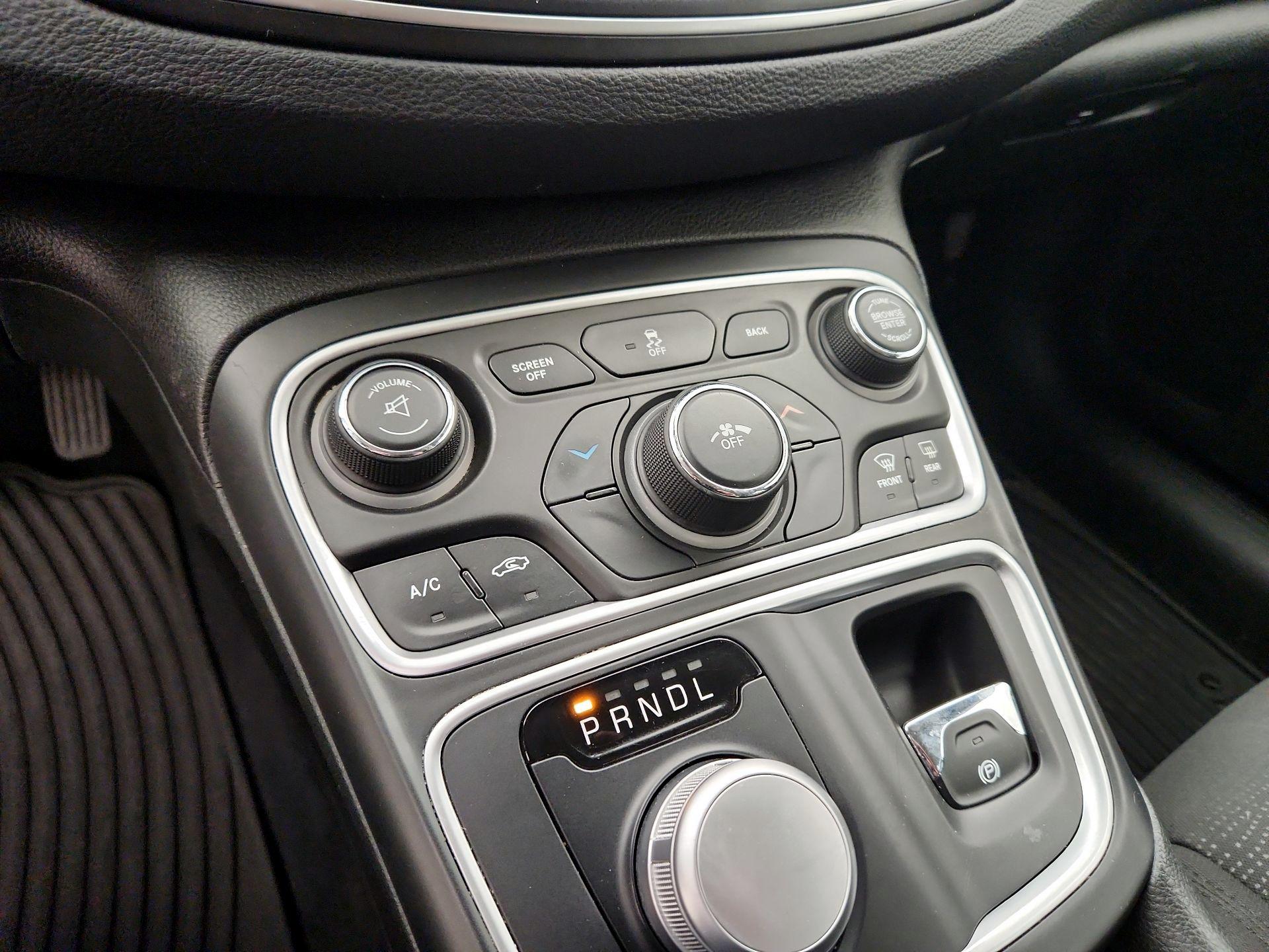 Thumbnail: 2015 Chrysler 200 - 15