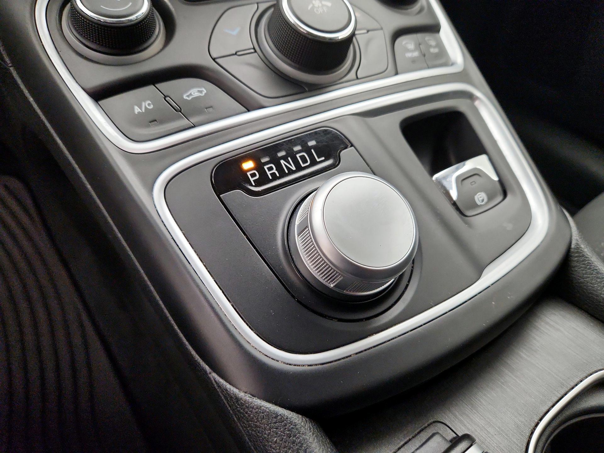 Thumbnail: 2015 Chrysler 200 - 16