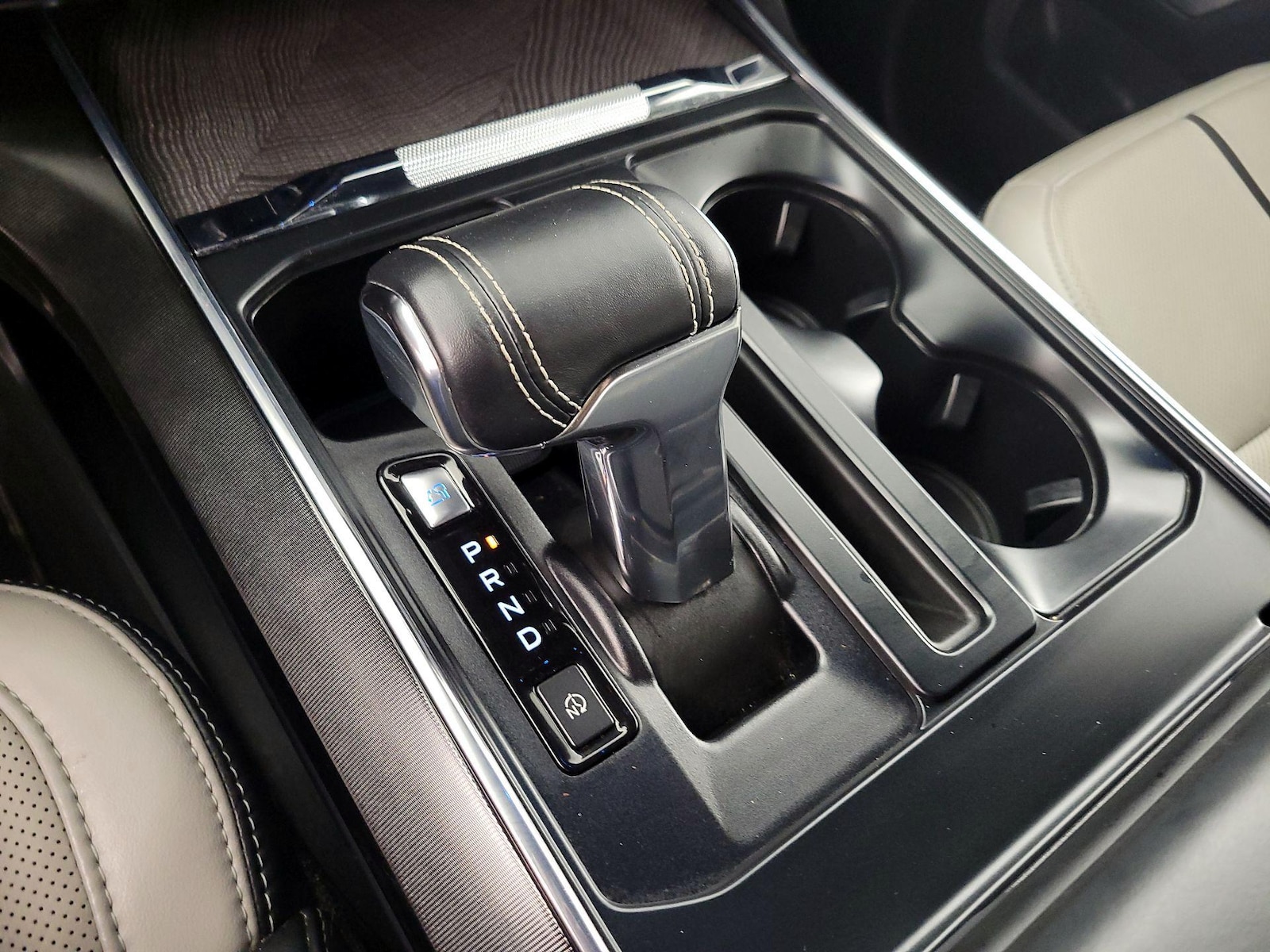 2023 Ford F-150 Lightning Platinum - Photo 19