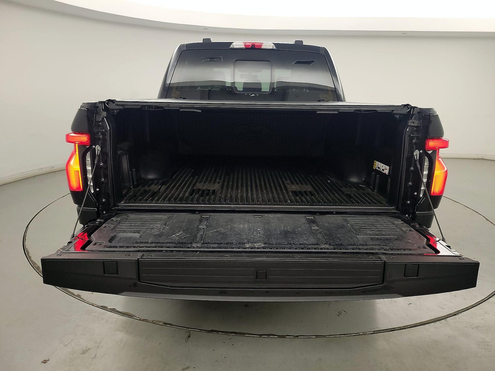 2023 Ford F-150 Lightning Platinum - Photo 23
