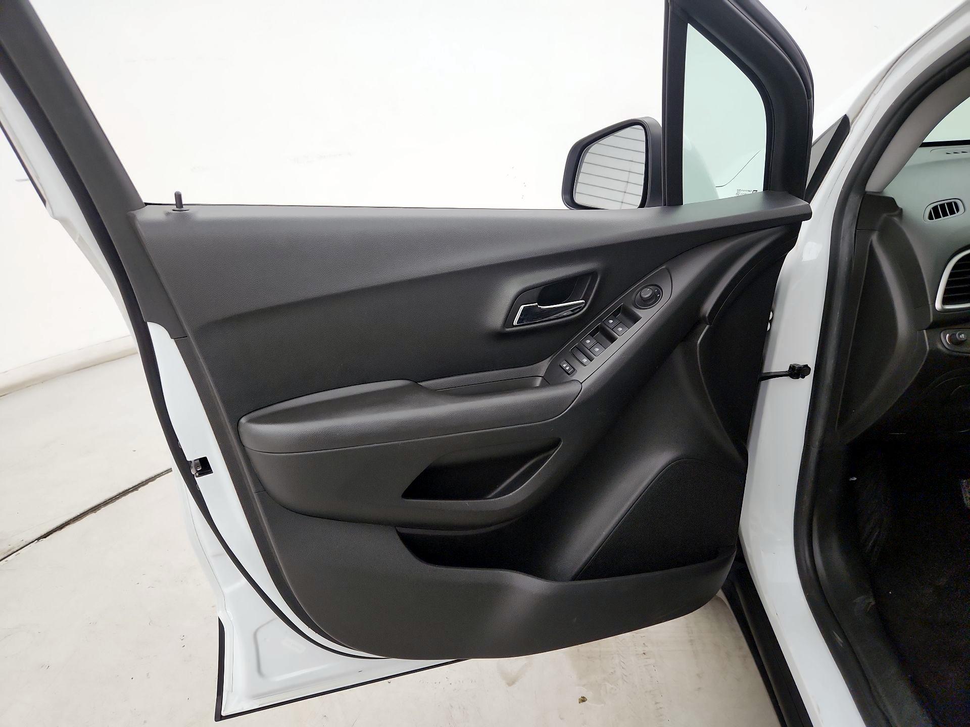 Thumbnail: 2018 Chevrolet Trax - 12