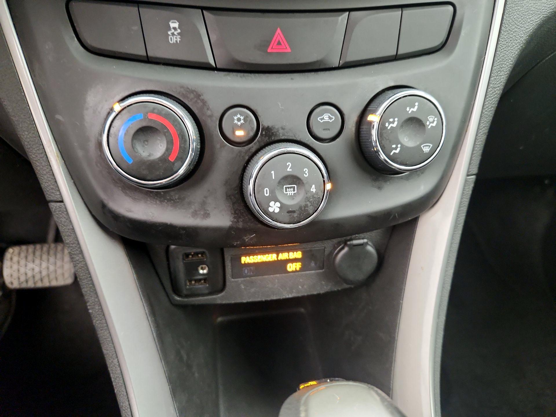 Thumbnail: 2018 Chevrolet Trax - 16