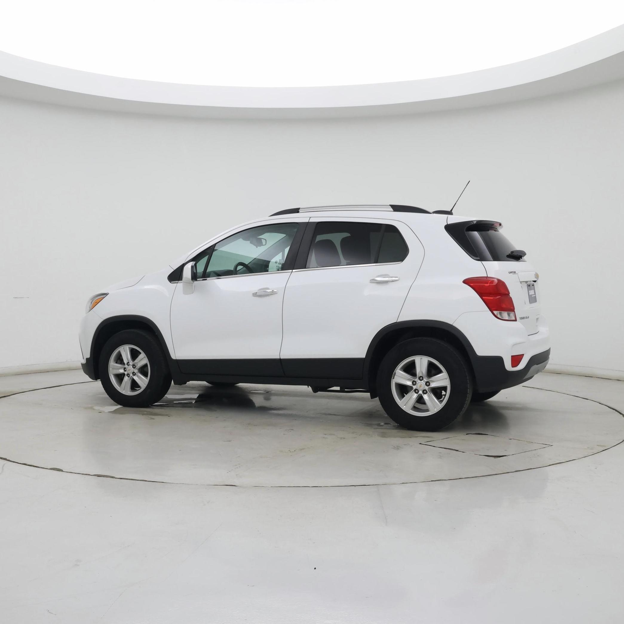 Thumbnail: 2018 Chevrolet Trax - 3