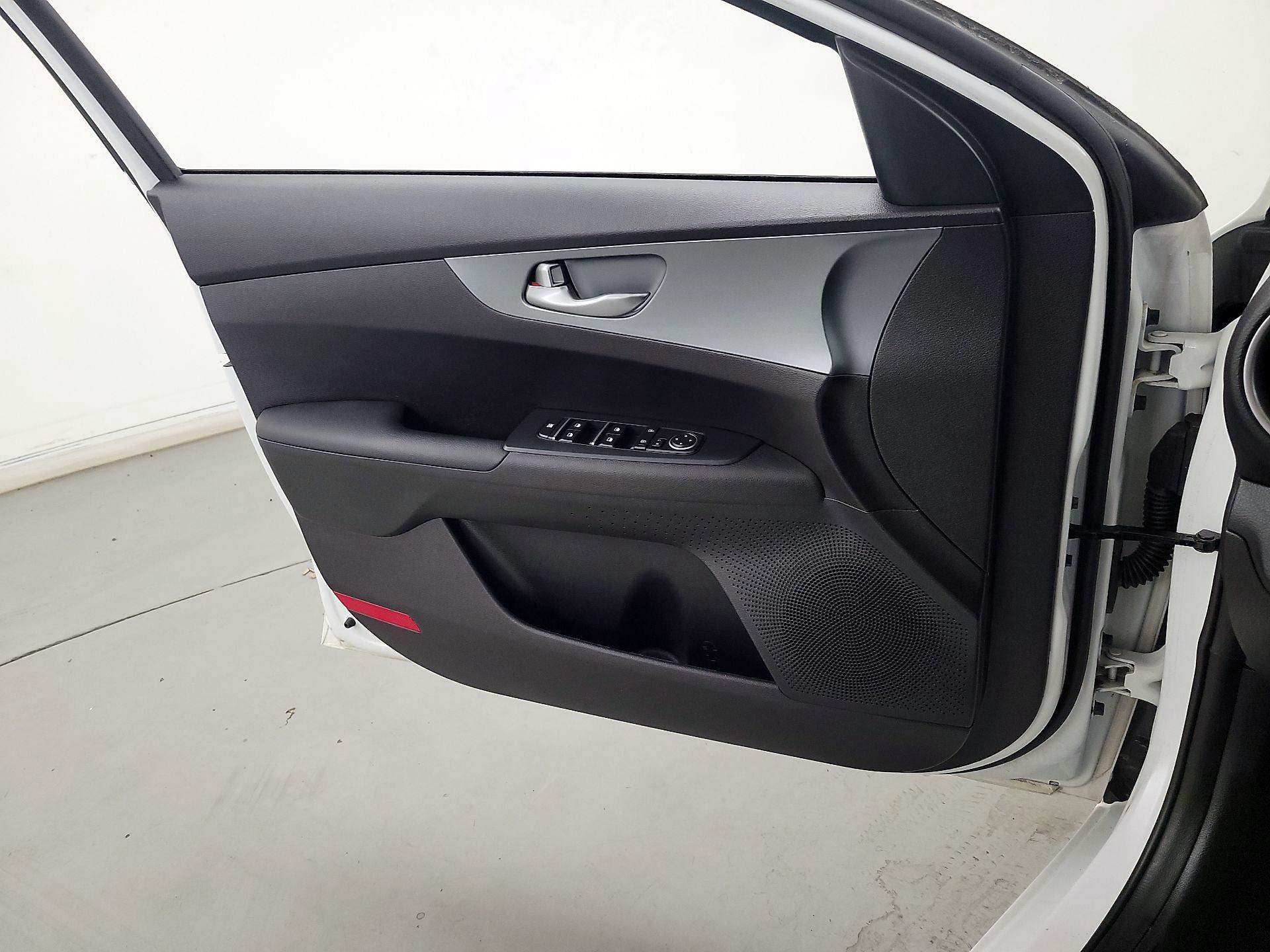 Thumbnail: 2021 Kia Forte - 12