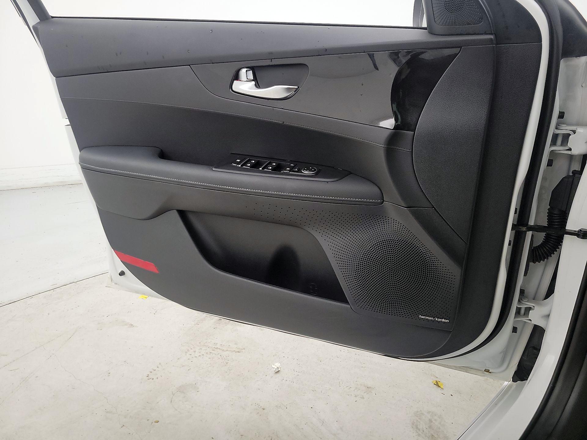 Thumbnail: 2024 Kia Forte - 12