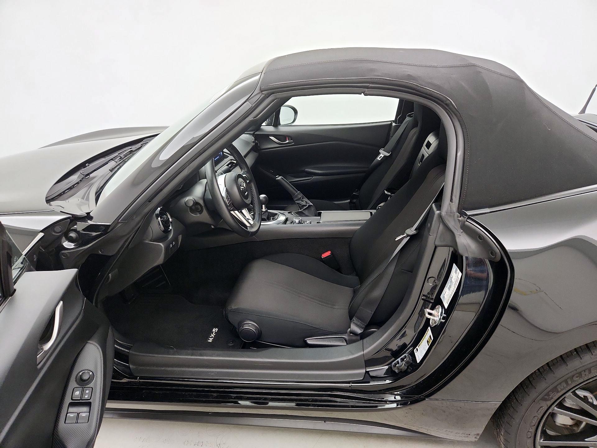 Thumbnail: 2022 Mazda MX-5 Miata - 11