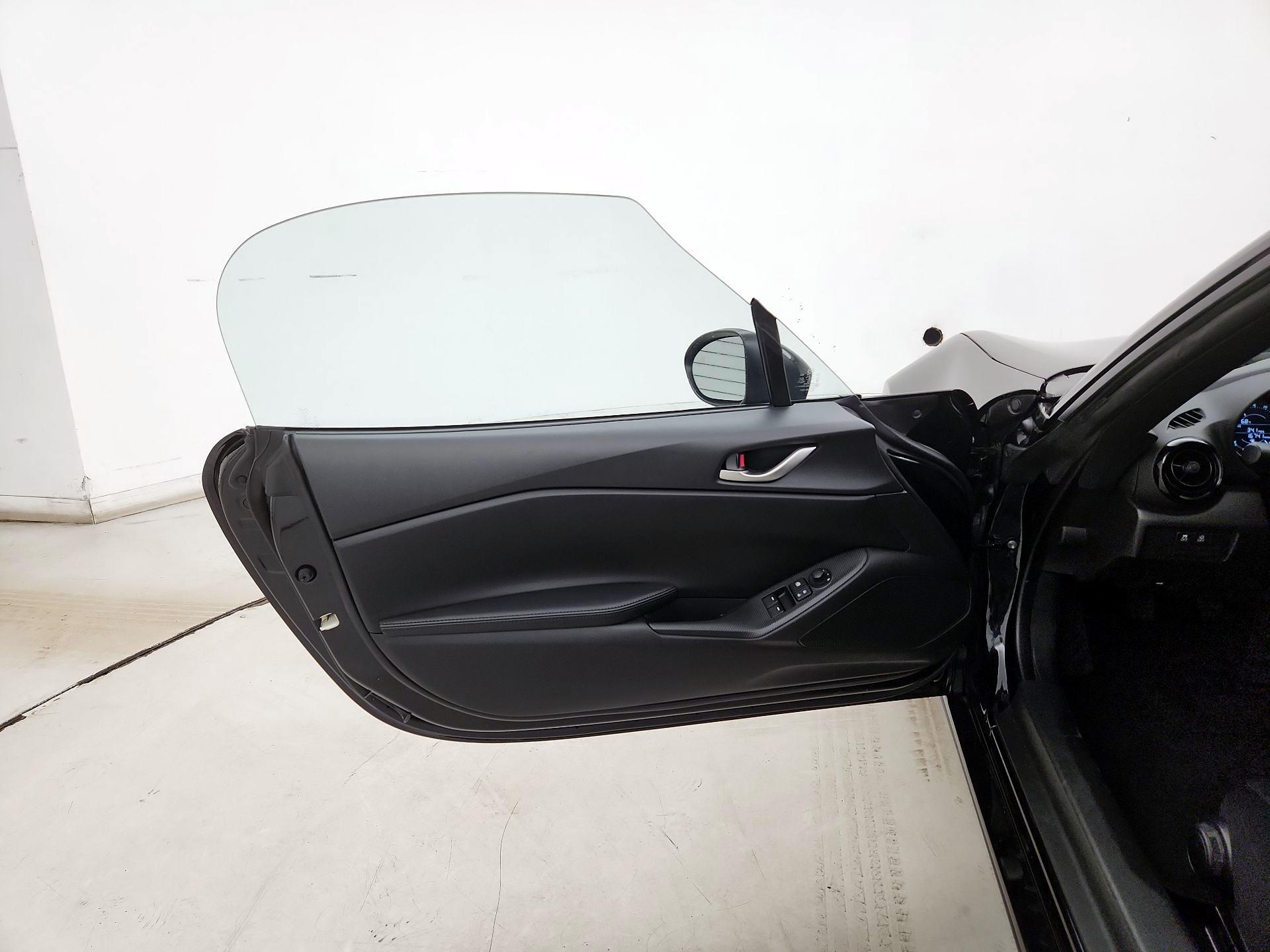 Thumbnail: 2022 Mazda MX-5 Miata - 12