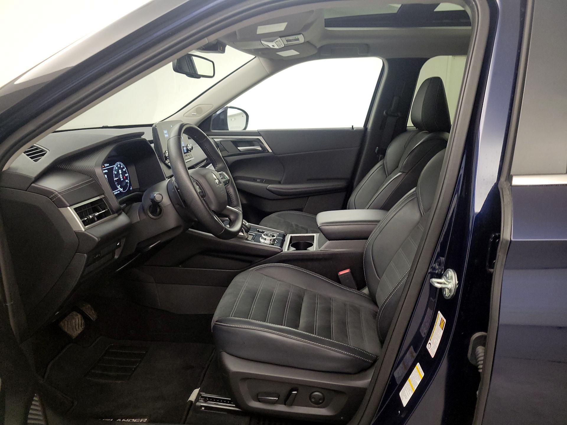 Thumbnail: 2024 Mitsubishi Outlander - 11