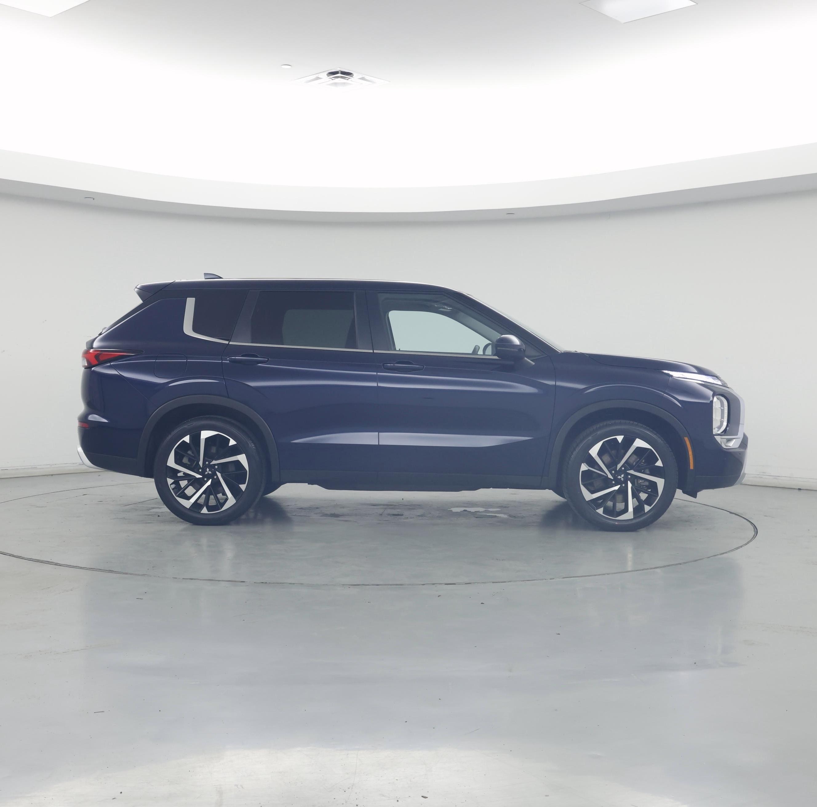 Thumbnail: 2024 Mitsubishi Outlander - 7