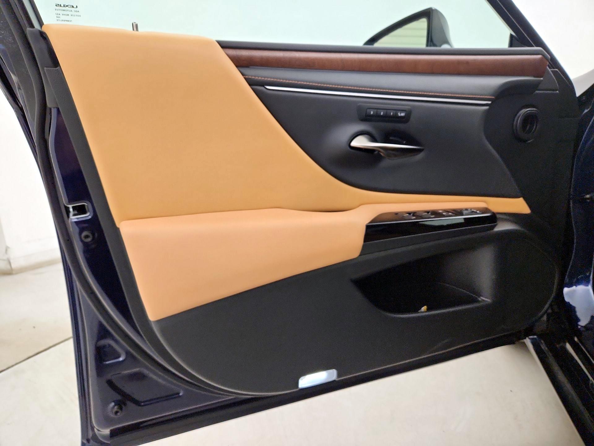 Thumbnail: 2025 Lexus ES - 12