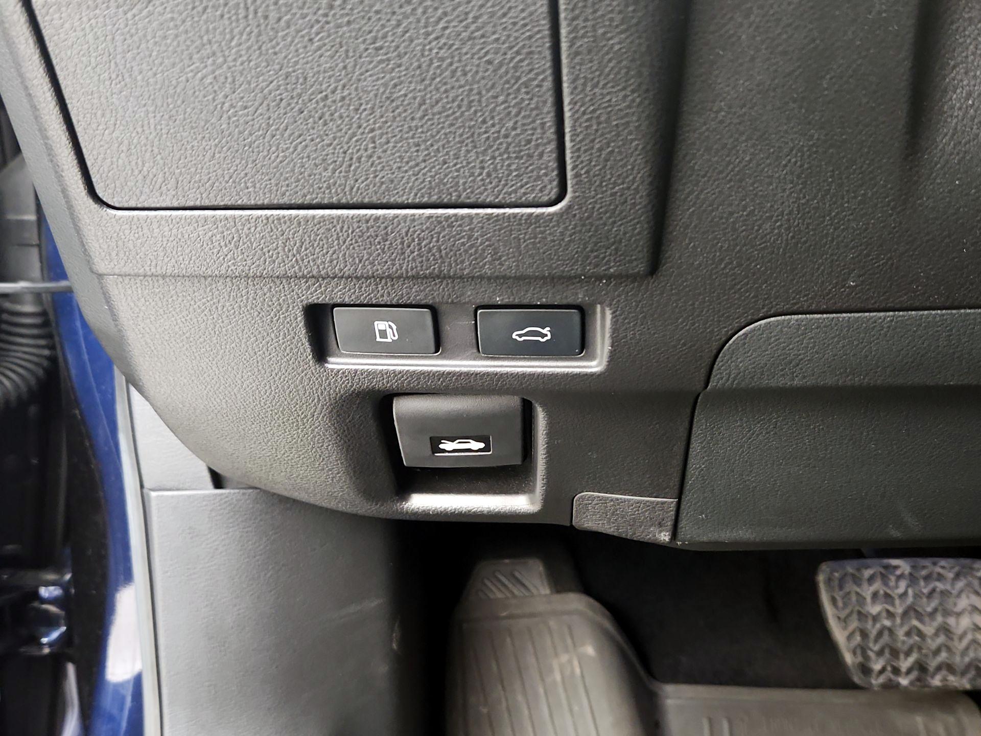 Thumbnail: 2025 Lexus ES - 13