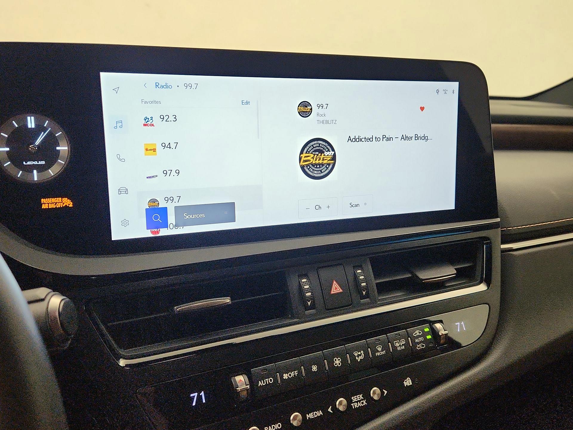 Thumbnail: 2025 Lexus ES - 16