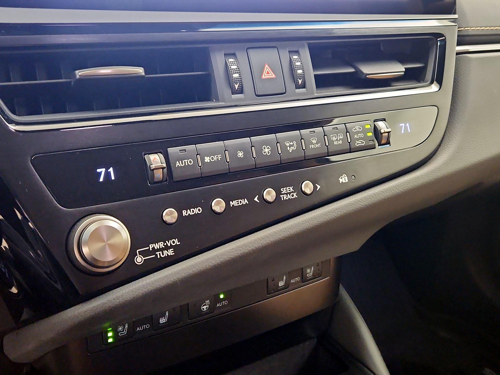 Thumbnail: 2025 Lexus ES - 17