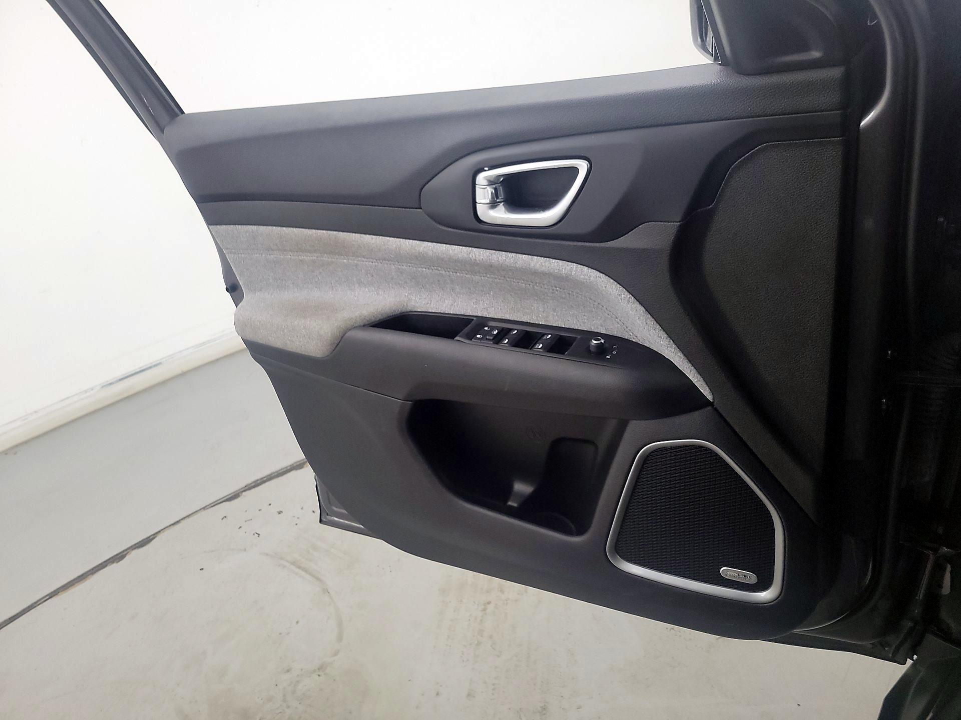 Thumbnail: 2022 Jeep Compass - 12