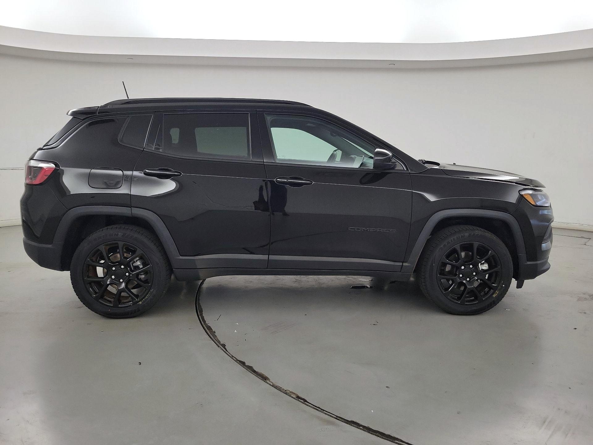 Thumbnail: 2022 Jeep Compass - 4