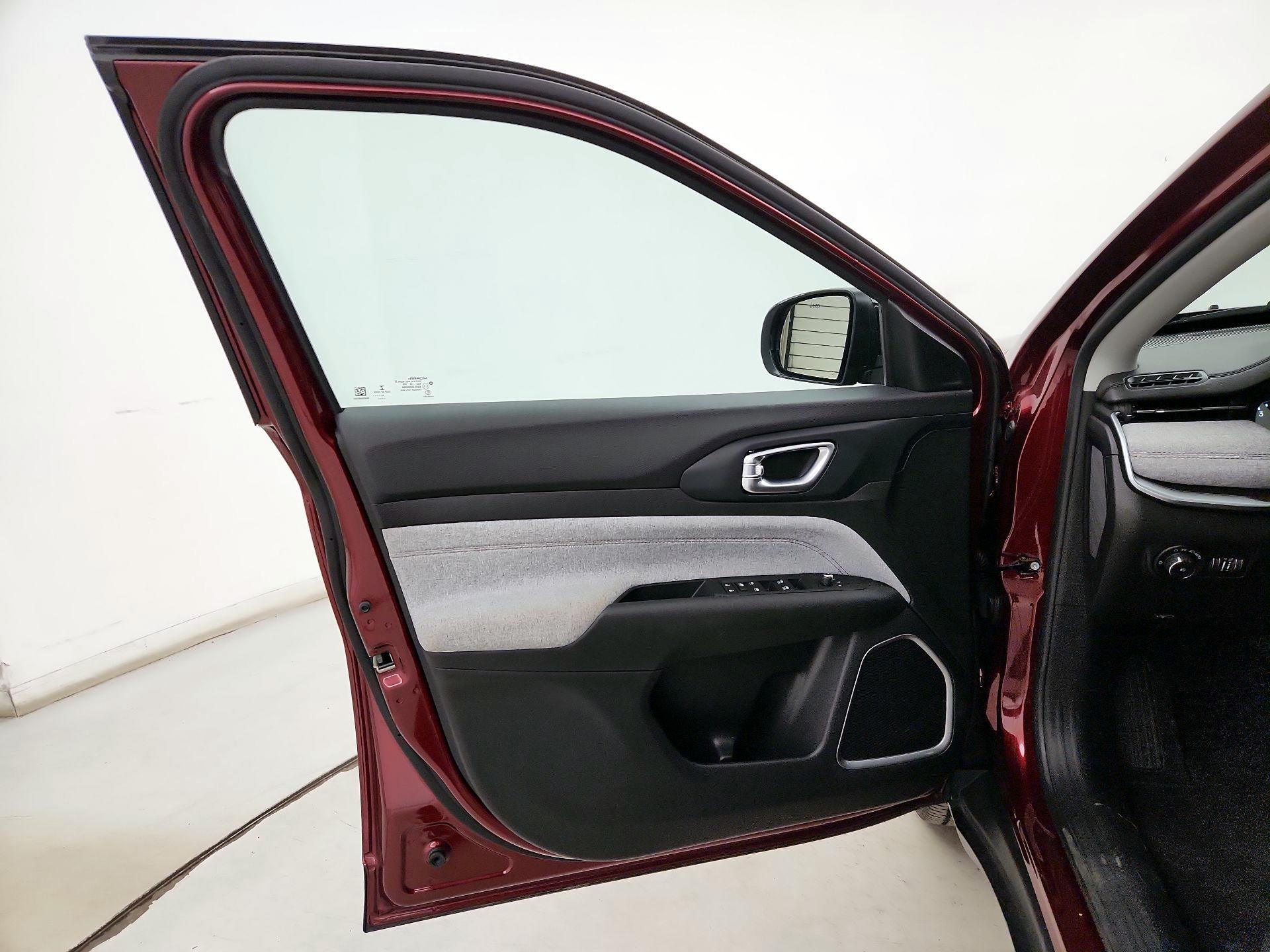 Thumbnail: 2022 Jeep Compass - 12