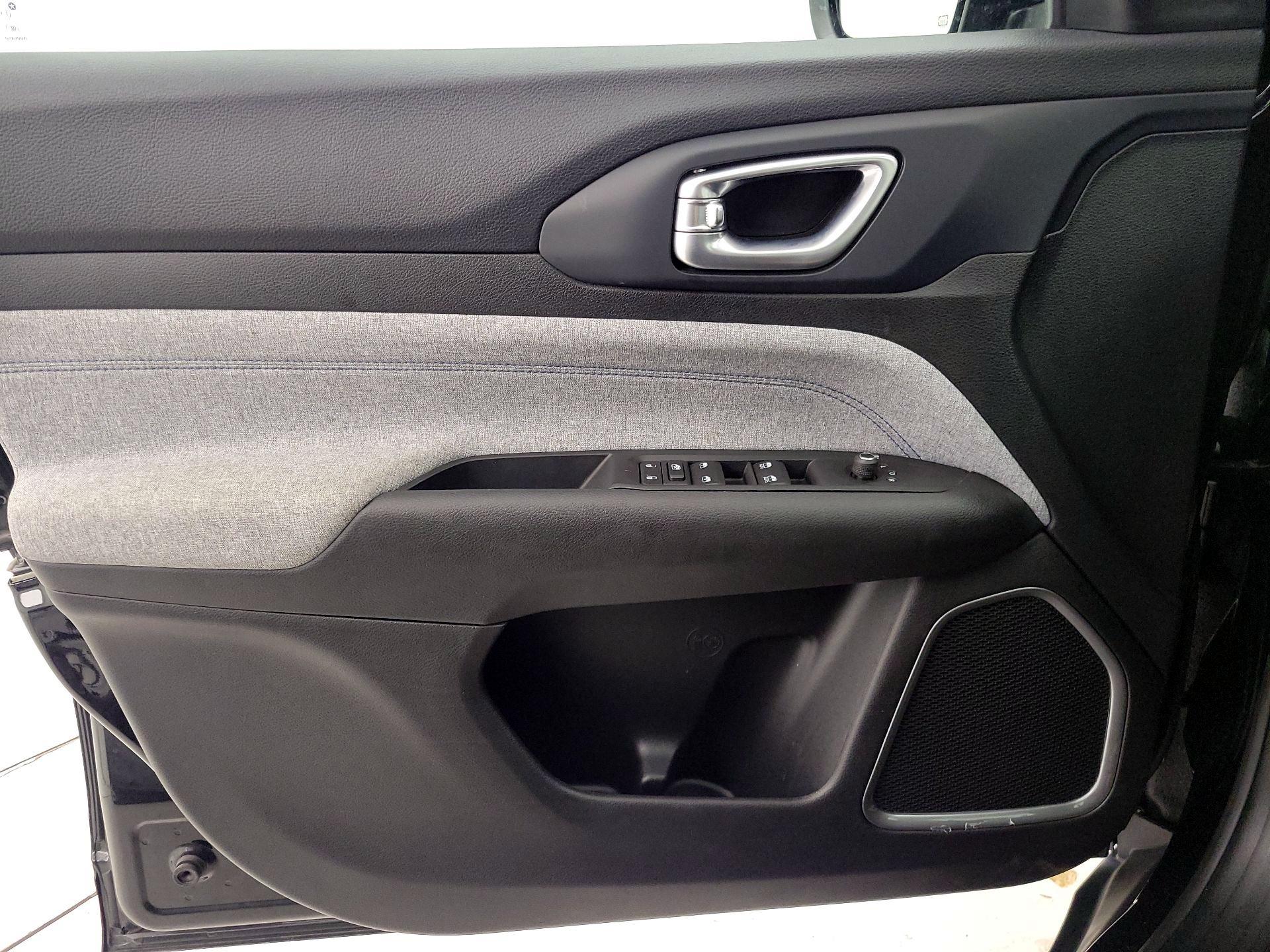 Thumbnail: 2022 Jeep Compass - 12