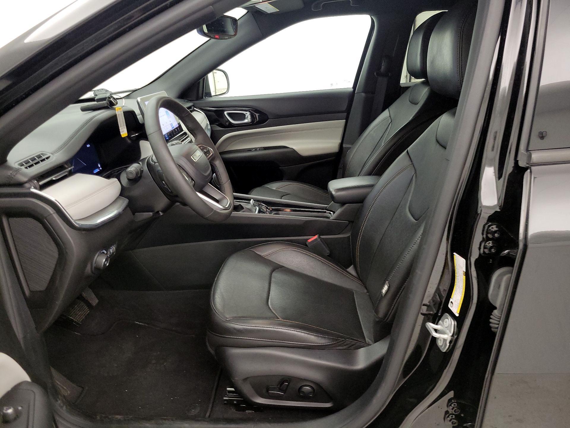 Thumbnail: 2023 Jeep Compass - 9