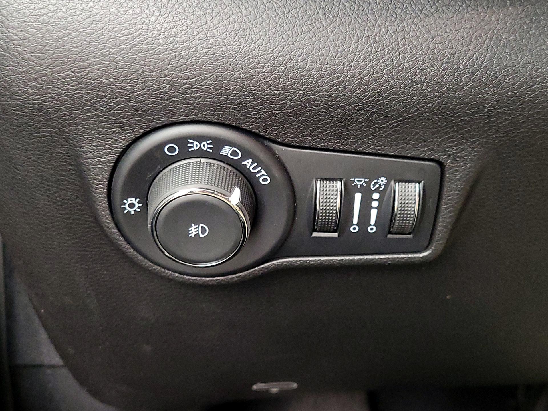 Thumbnail: 2023 Jeep Compass - 11