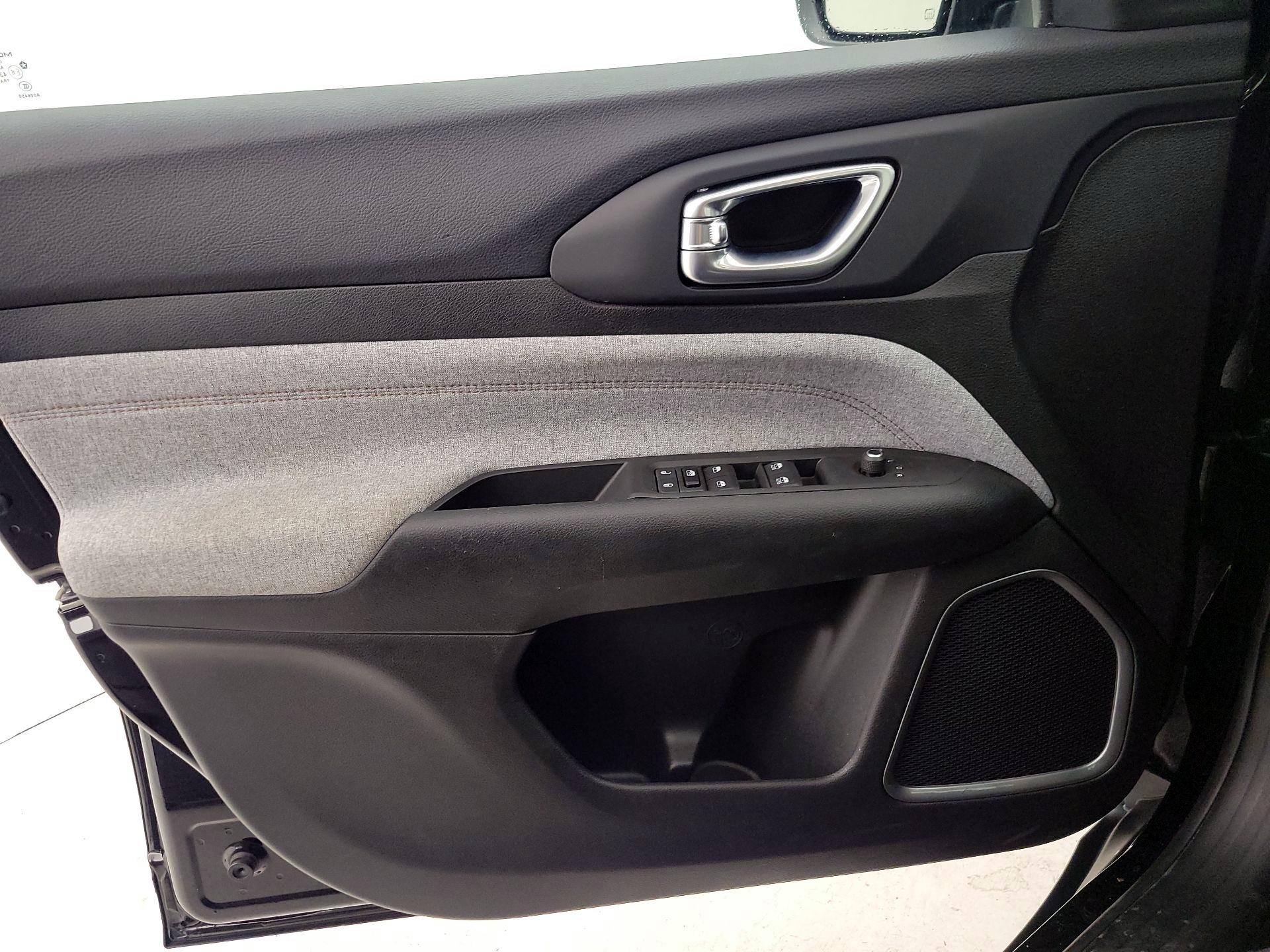 Thumbnail: 2022 Jeep Compass - 12