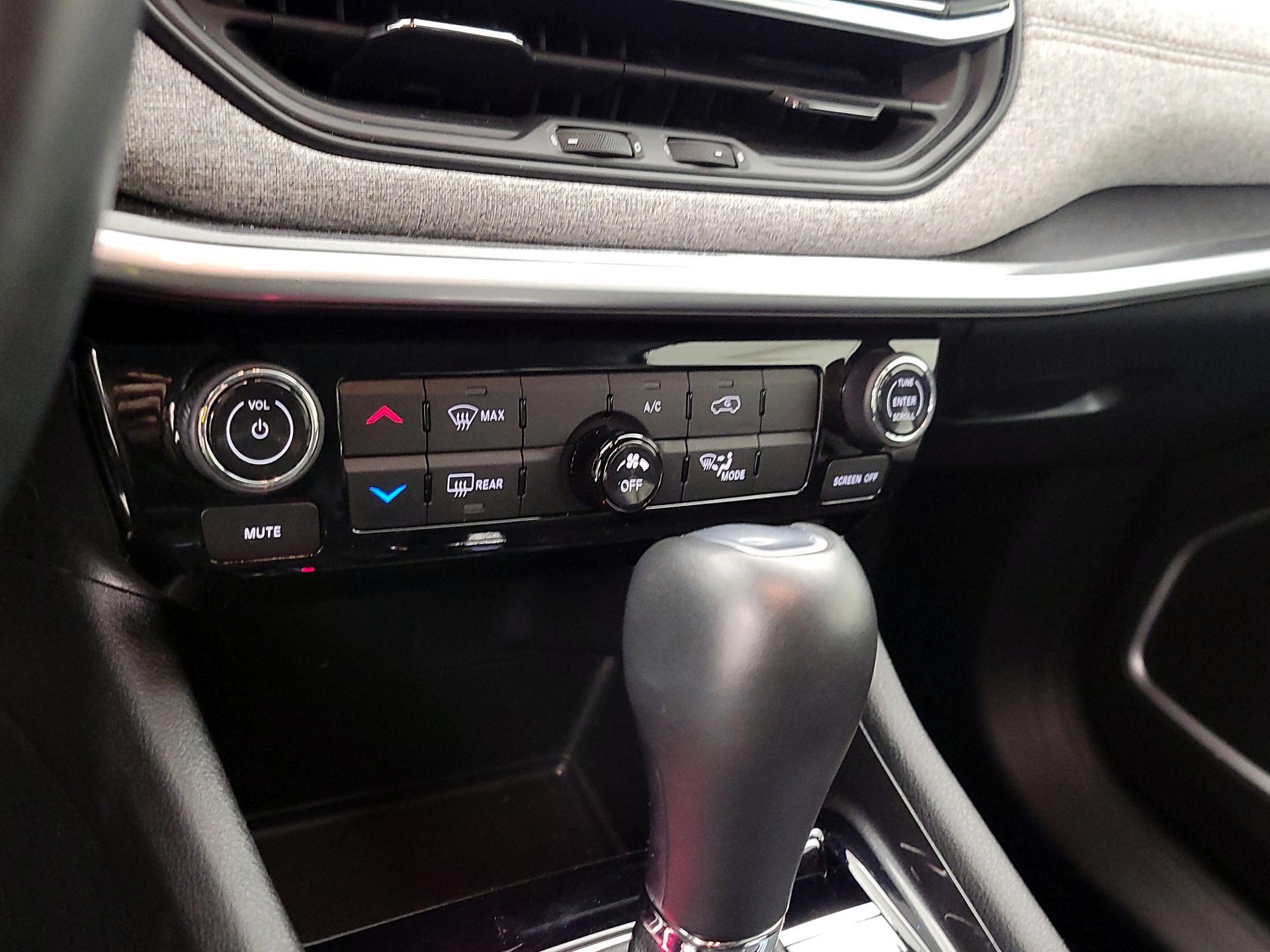 Thumbnail: 2022 Jeep Compass - 16