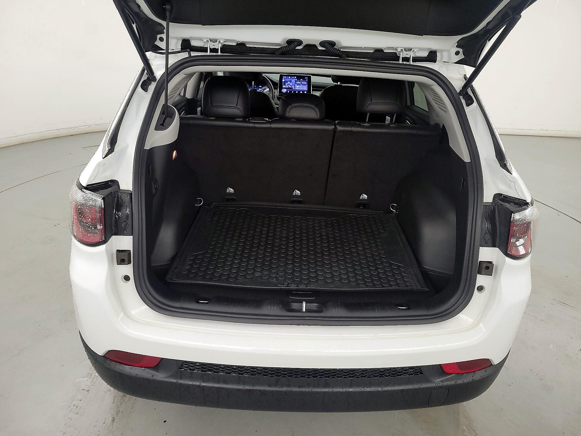 Thumbnail: 2022 Jeep Compass - 20