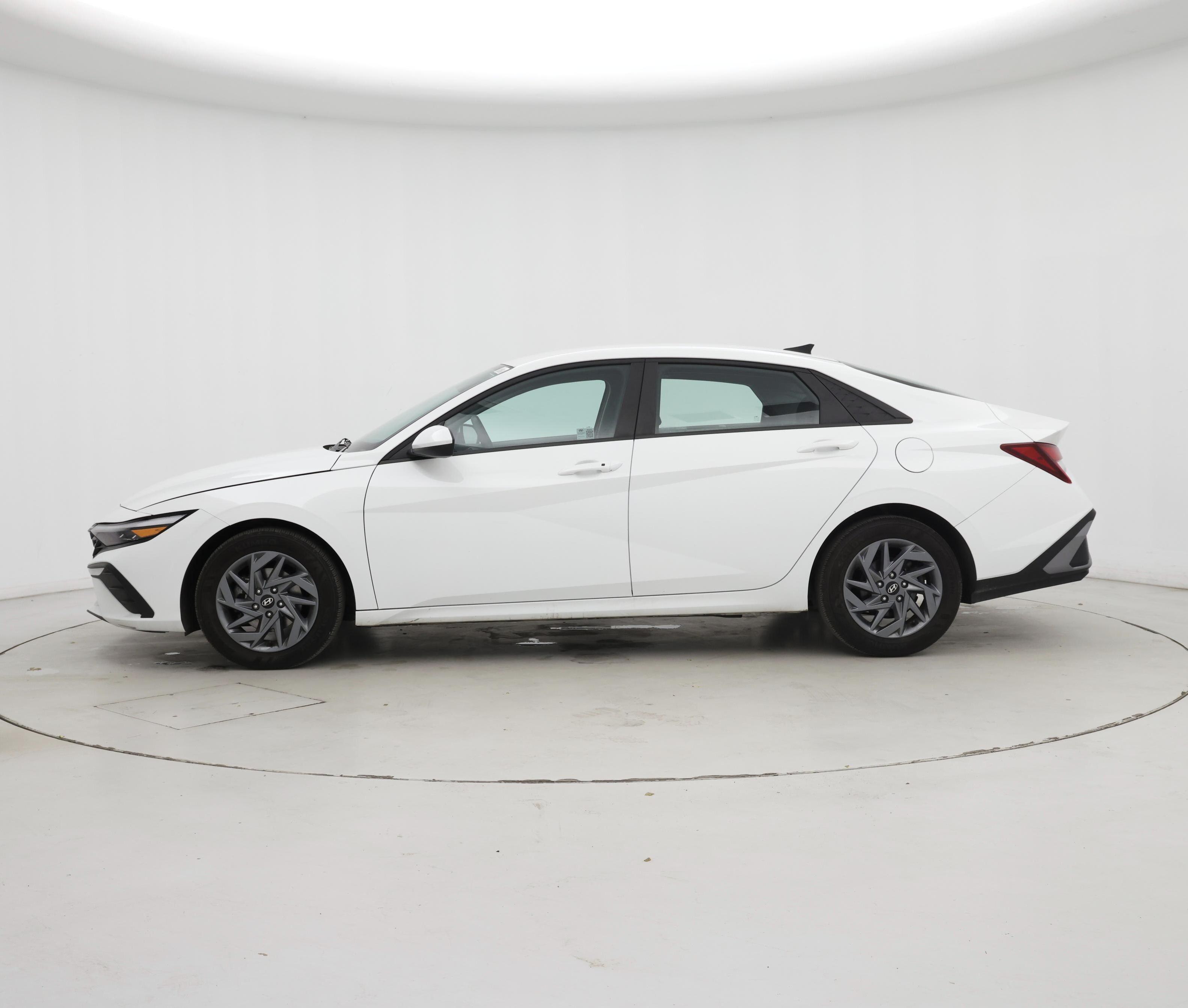 Thumbnail: 2024 Hyundai Elantra - 3