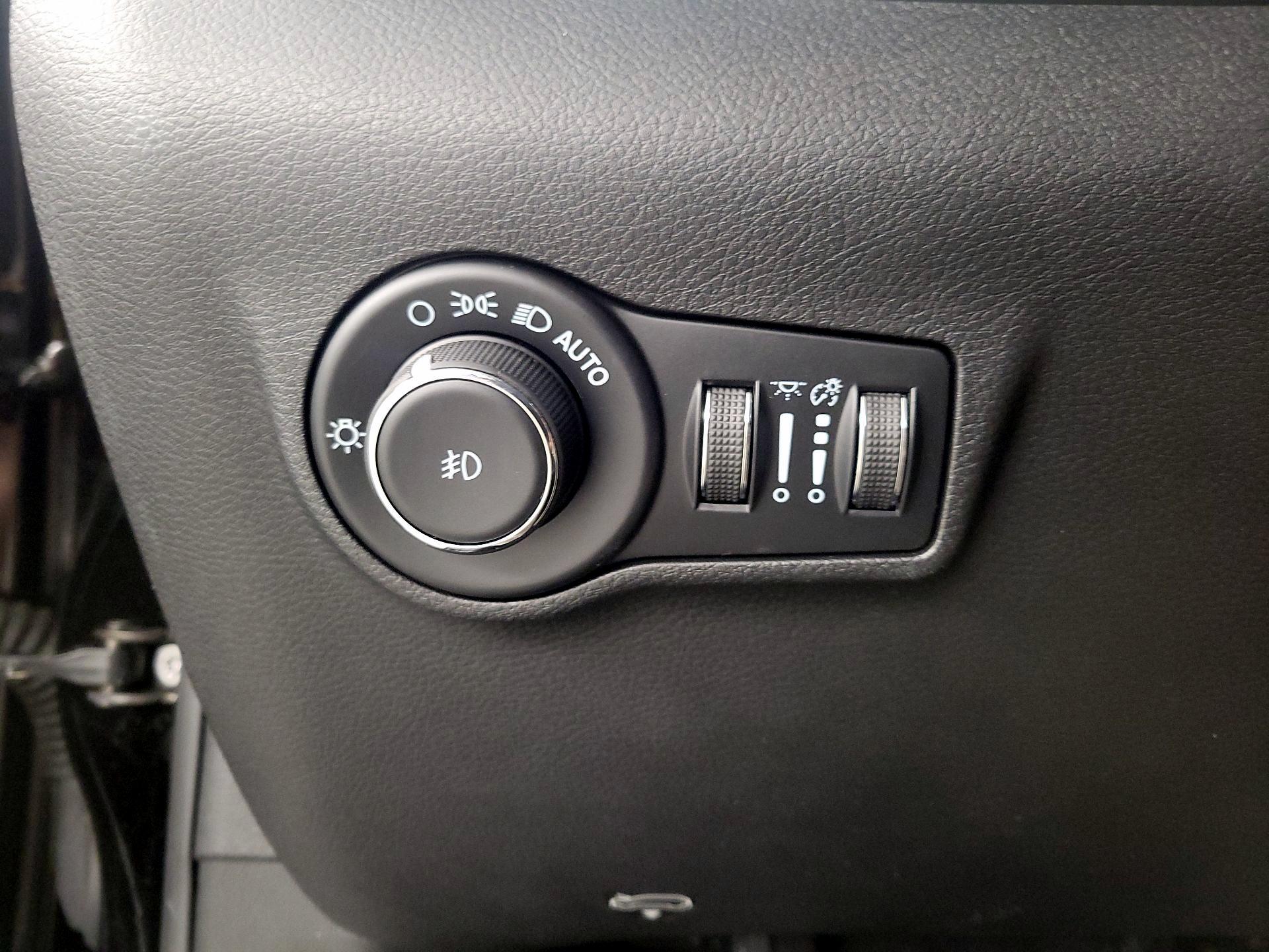 Thumbnail: 2022 Jeep Compass - 13