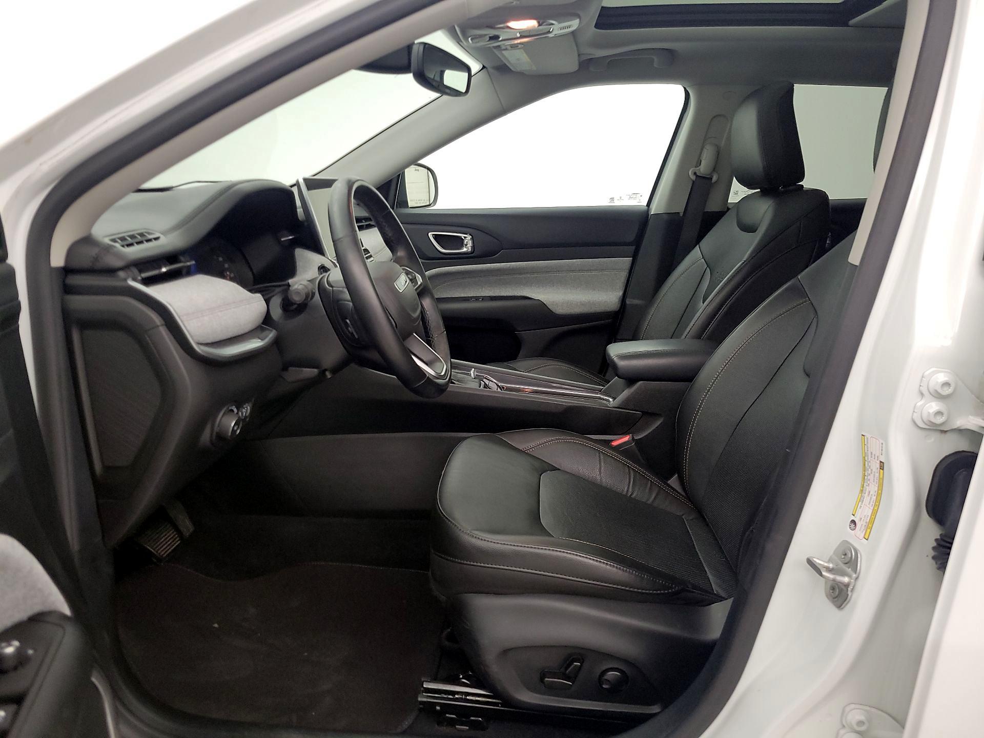 Thumbnail: 2022 Jeep Compass - 11