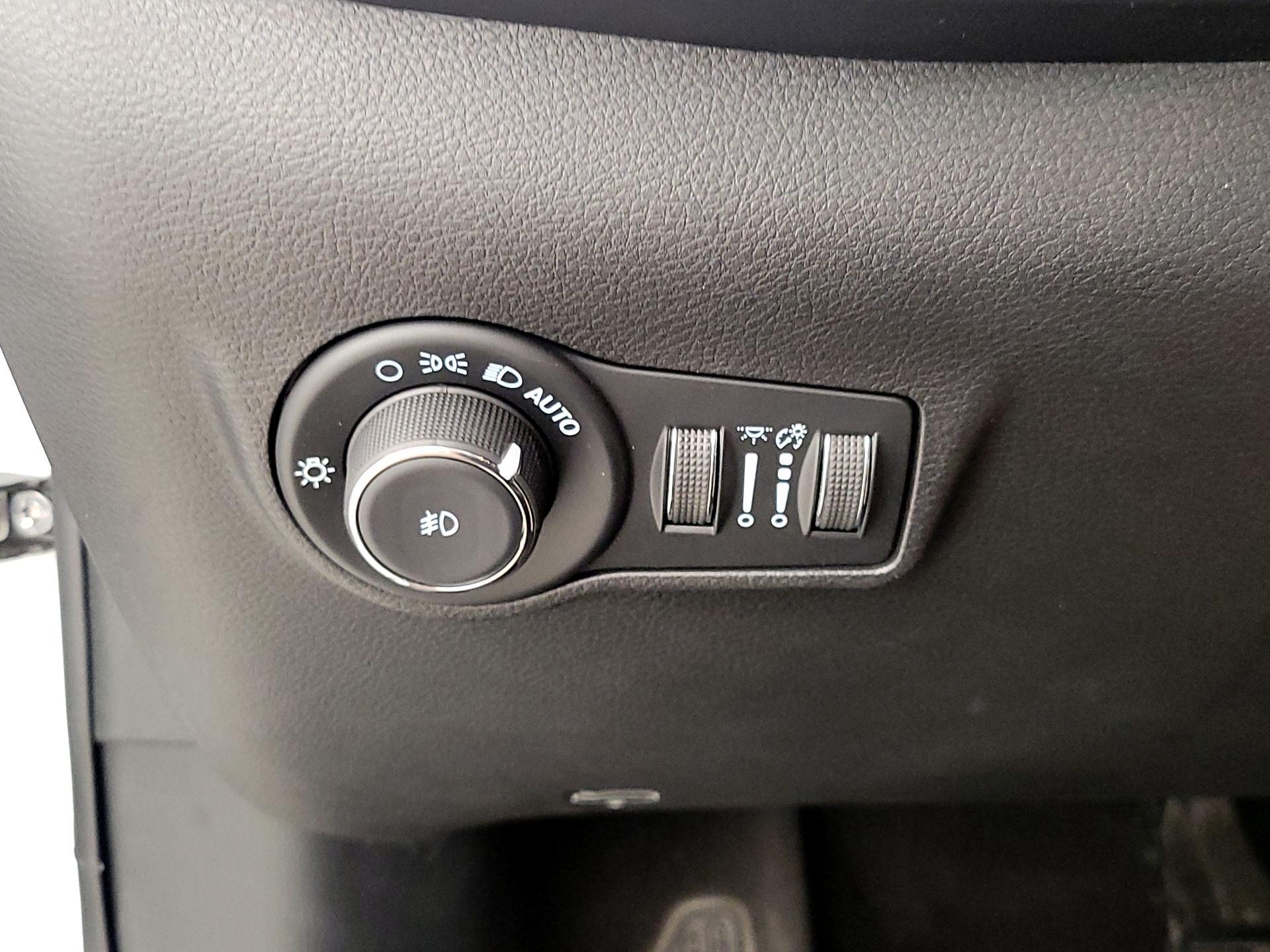 Thumbnail: 2022 Jeep Compass - 13