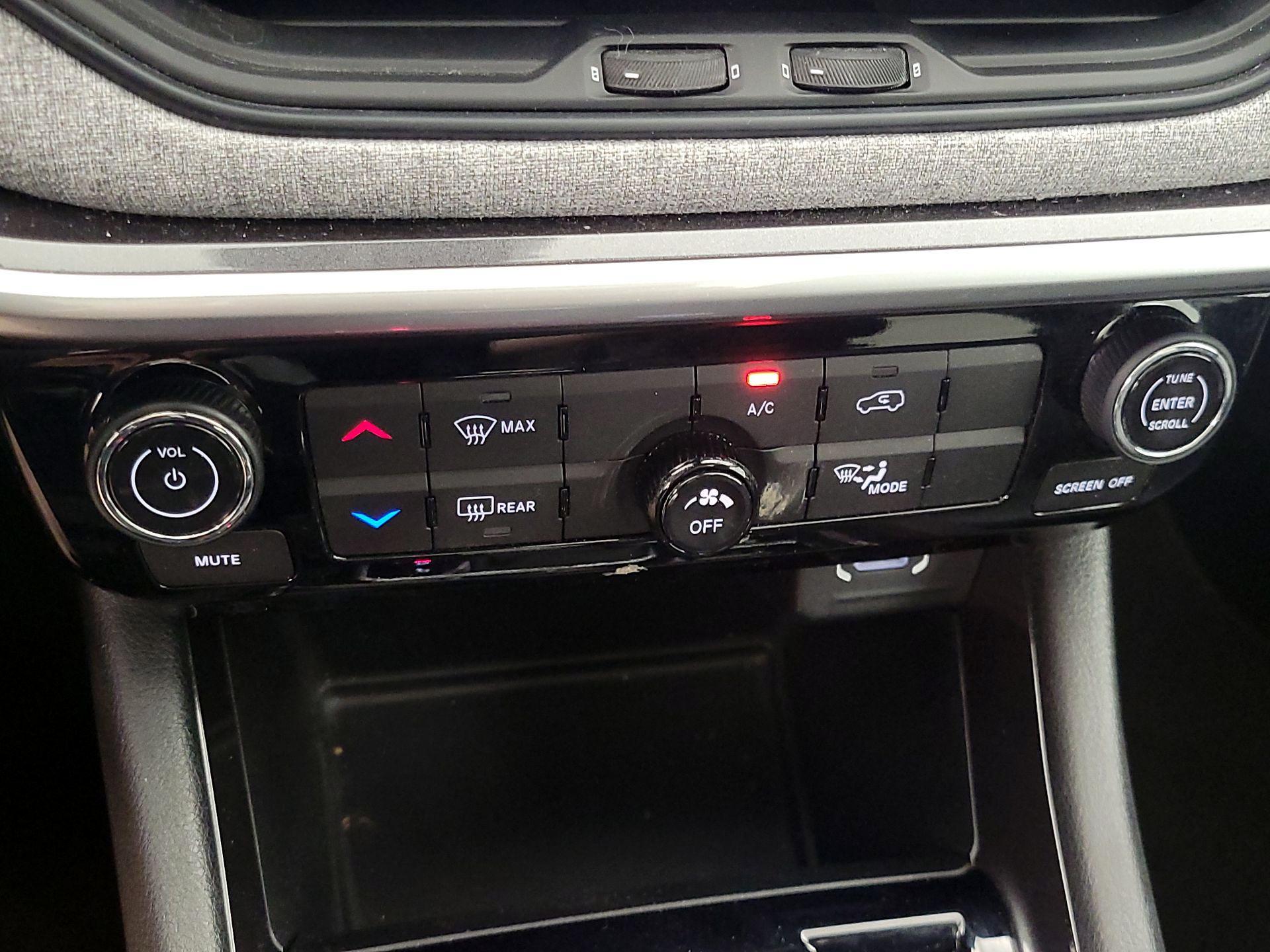 Thumbnail: 2022 Jeep Compass - 16