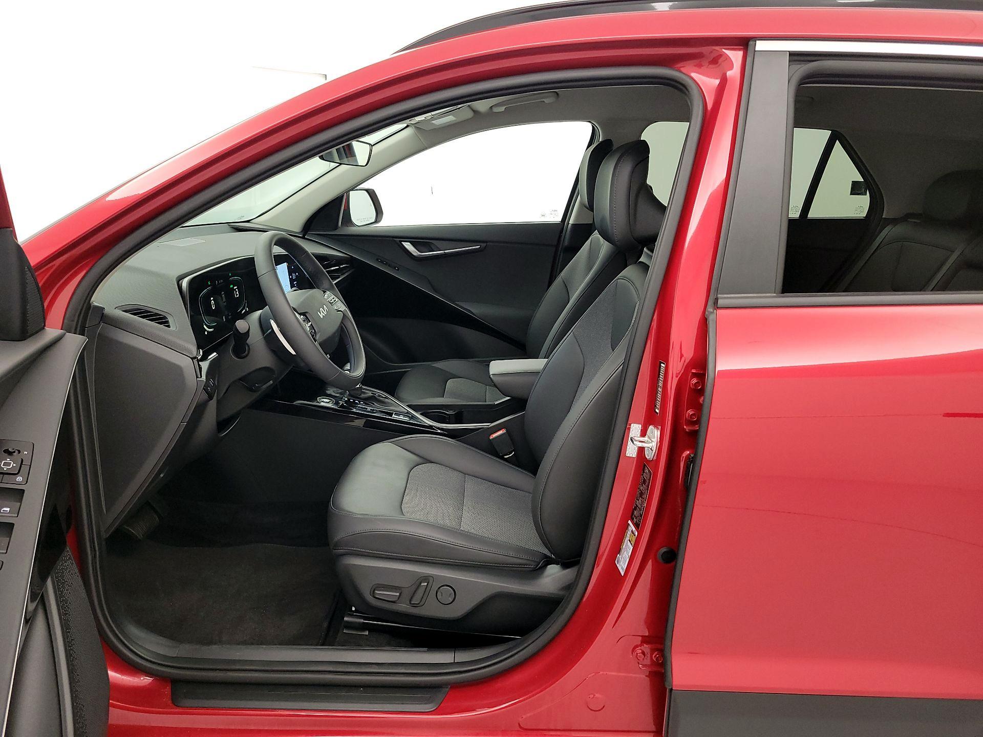 Thumbnail: 2023 Kia Niro - 11