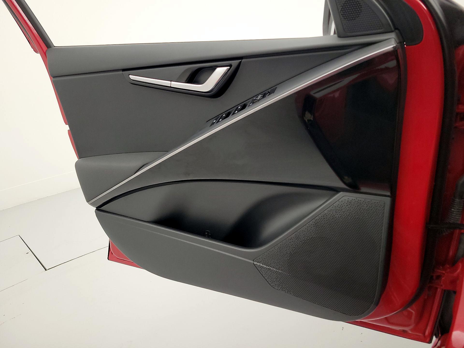 Thumbnail: 2023 Kia Niro - 12