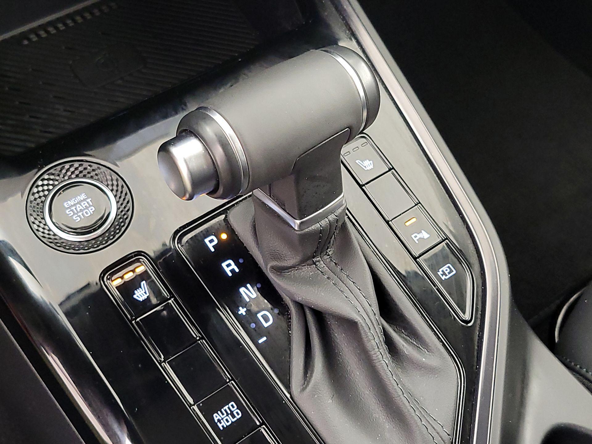 Thumbnail: 2023 Kia Niro - 18