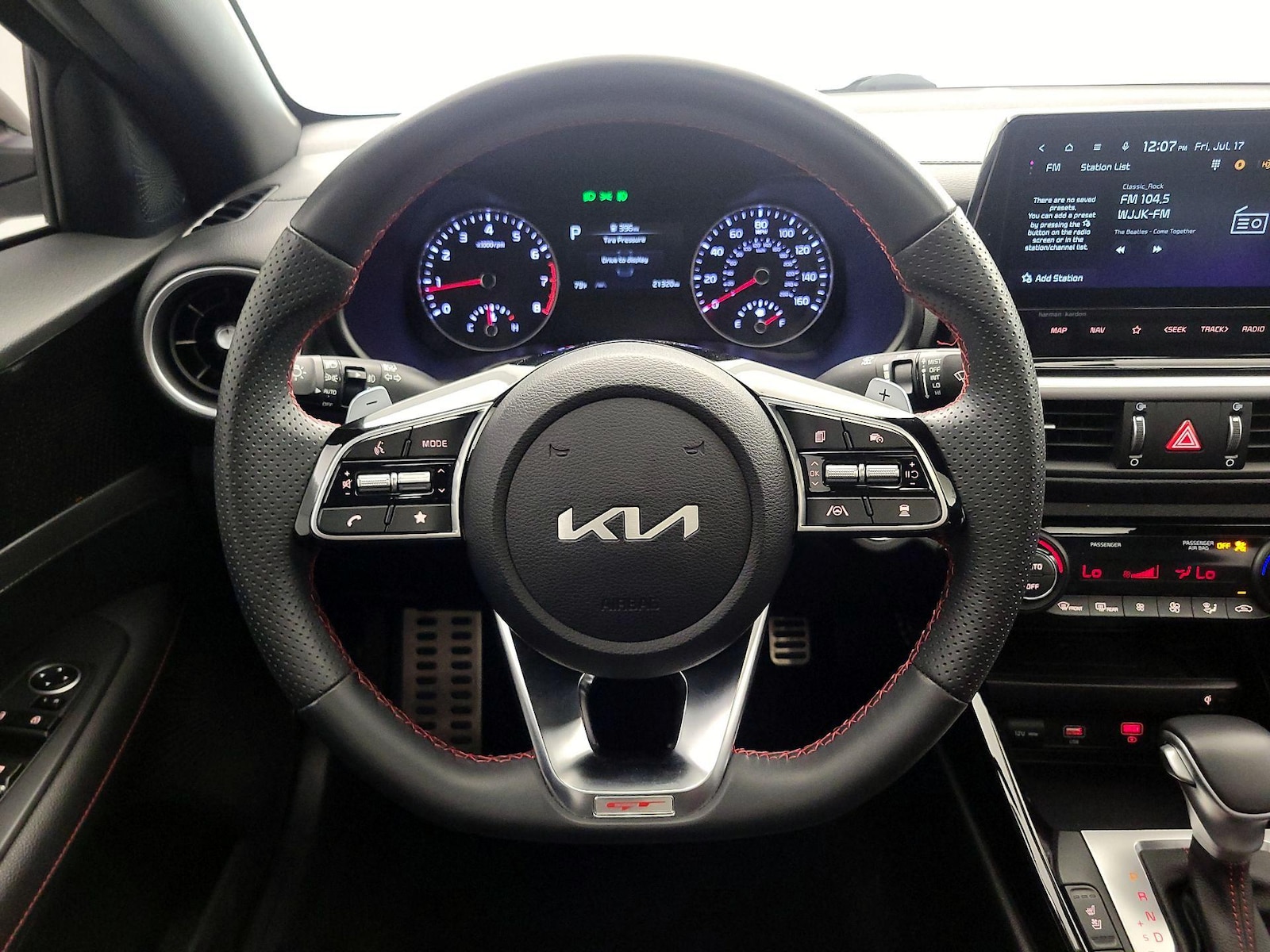 2023 Kia Forte GT - Photo 11