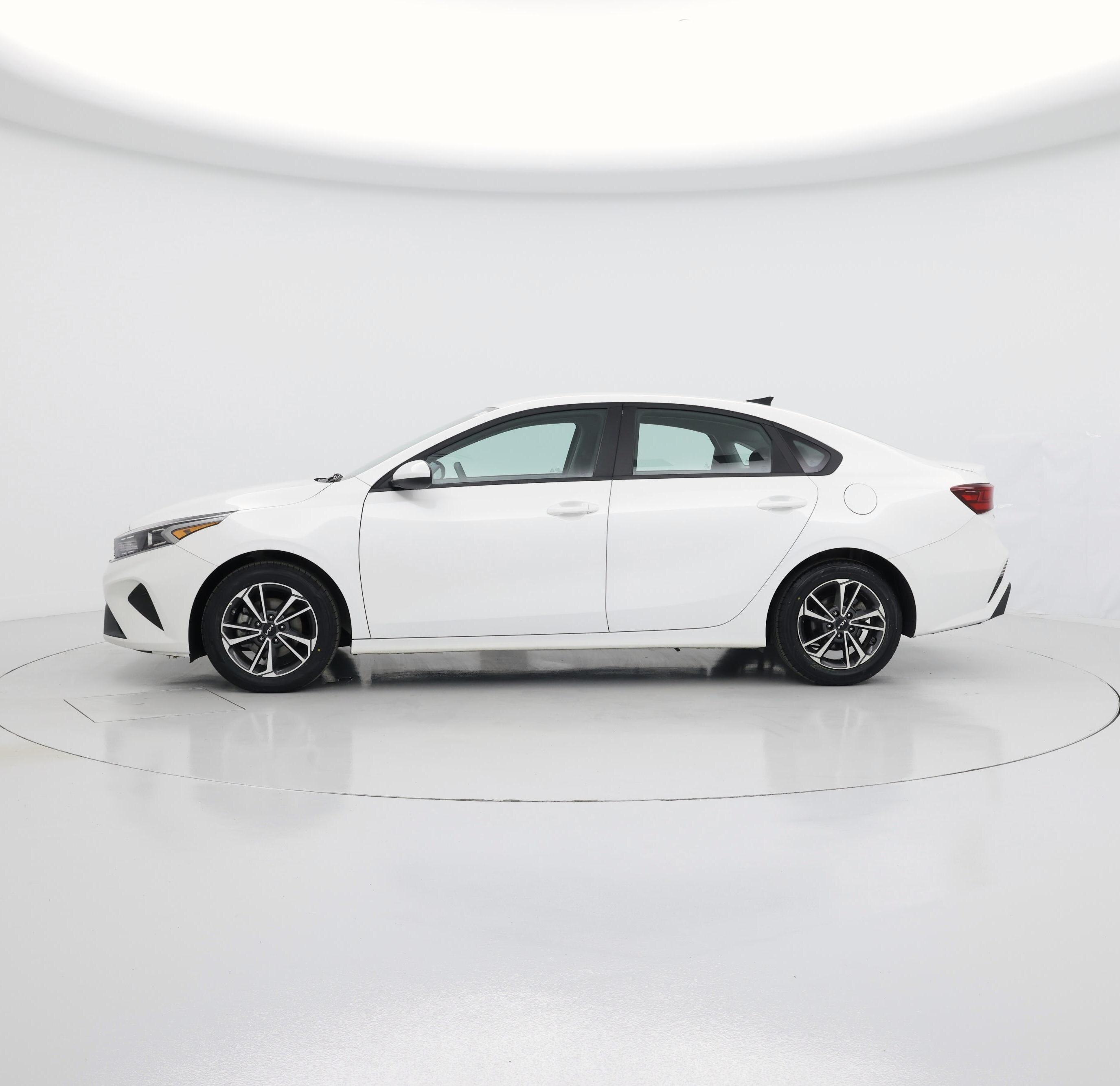 Thumbnail: 2024 Kia Forte - 3