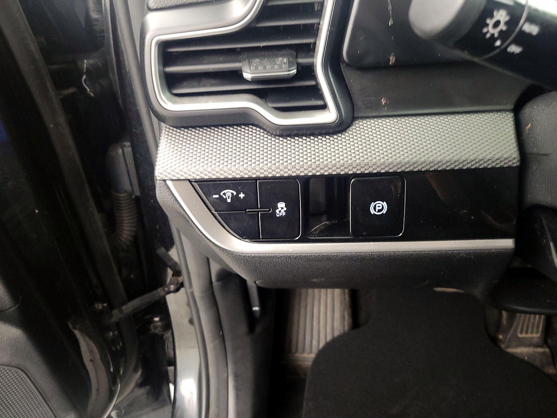 Thumbnail: 2023 Kia Sportage - 13