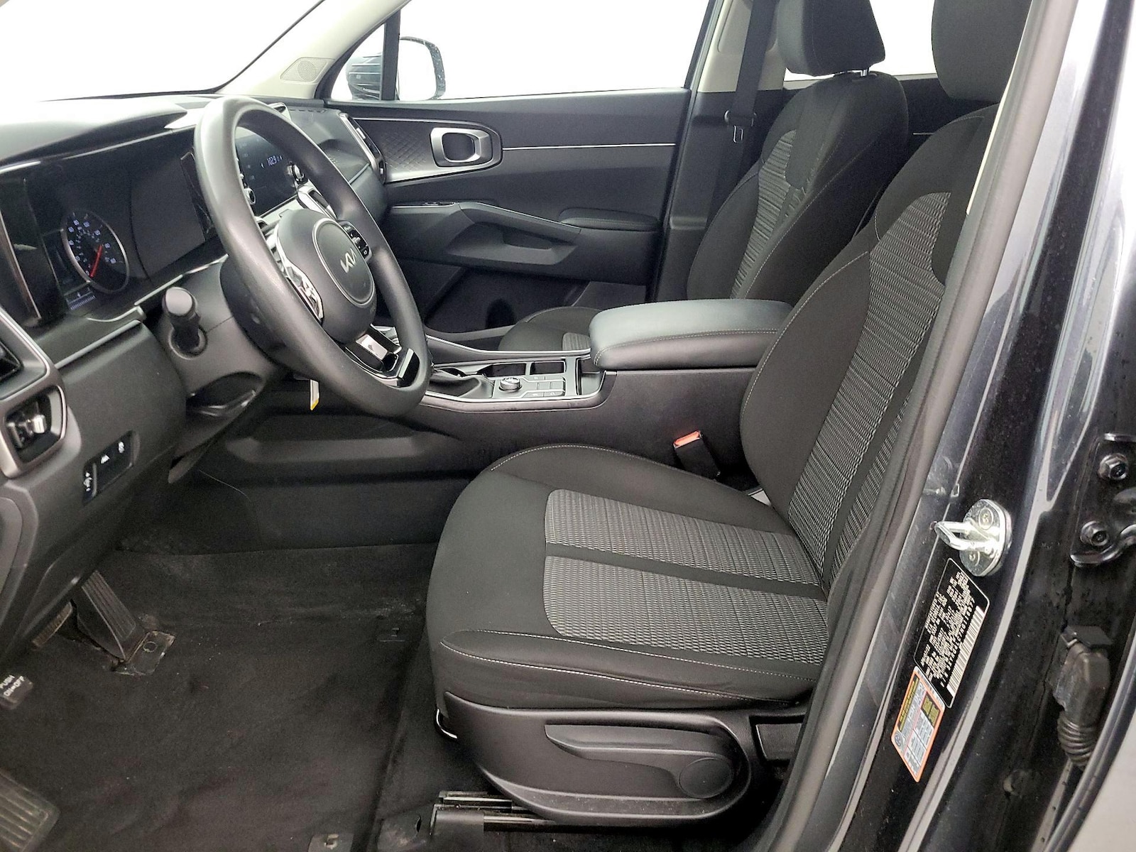2022 Kia Sorento LX - Photo 12