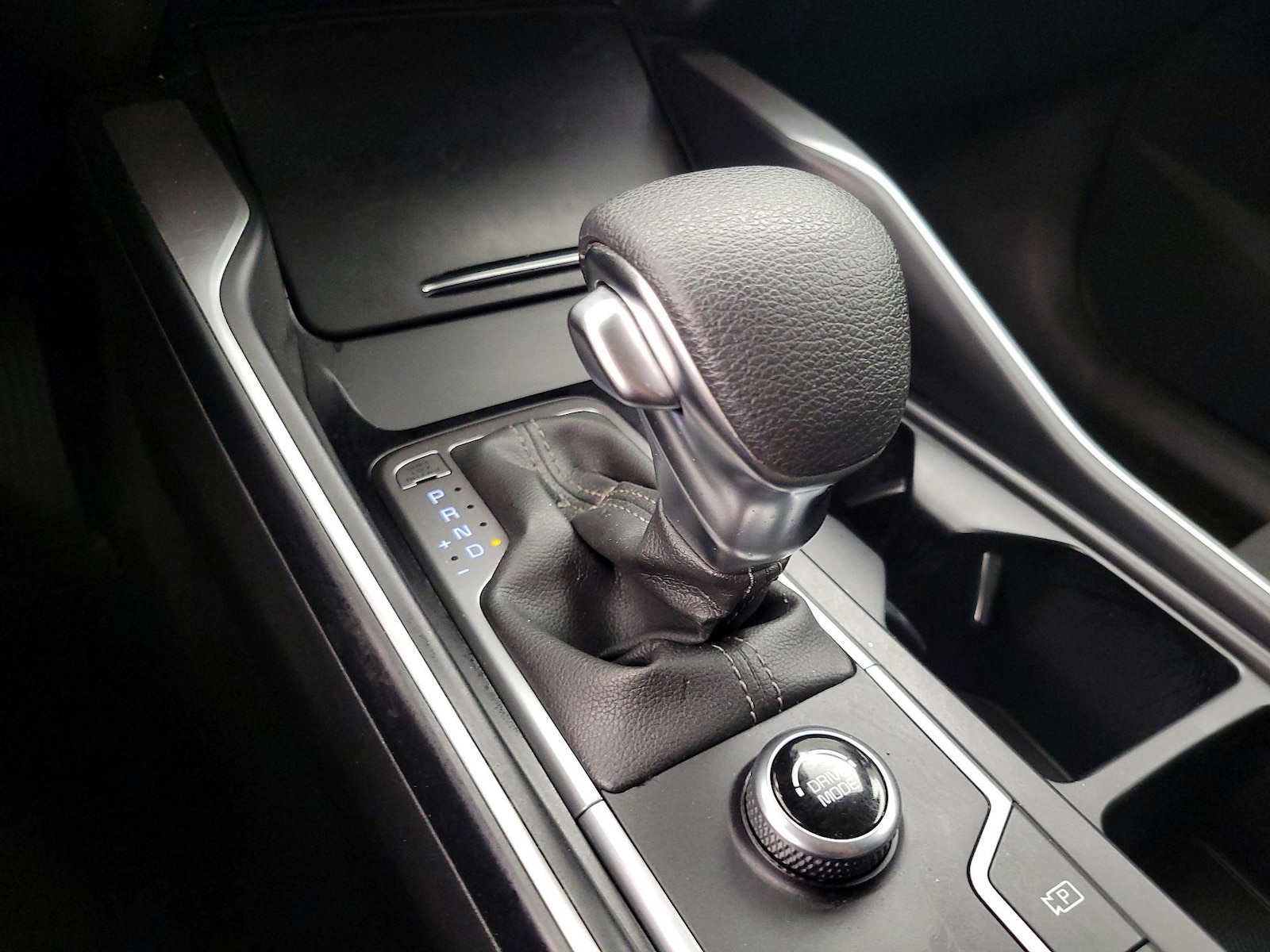 2022 Kia Sorento LX - Photo 18