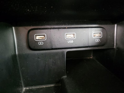 USB/AUX Ports