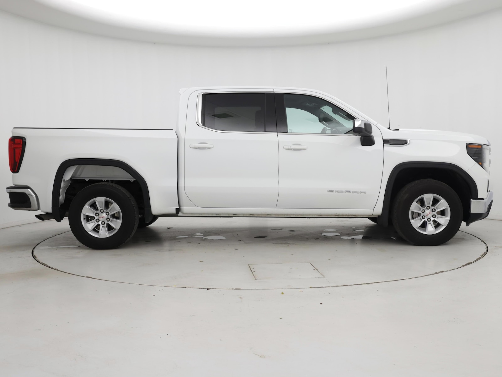 2024 GMC Sierra 1500 SLE - Photo 8