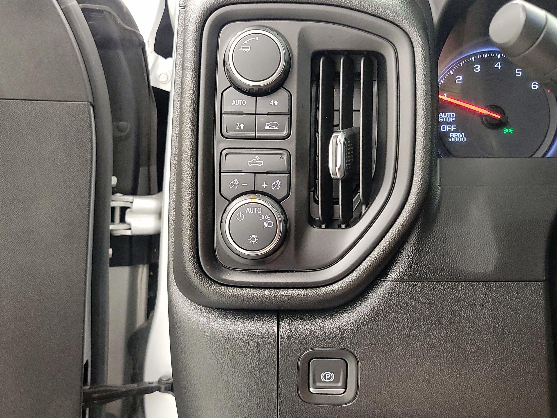 Thumbnail: 2020 Chevrolet Silverado 1500 - 13