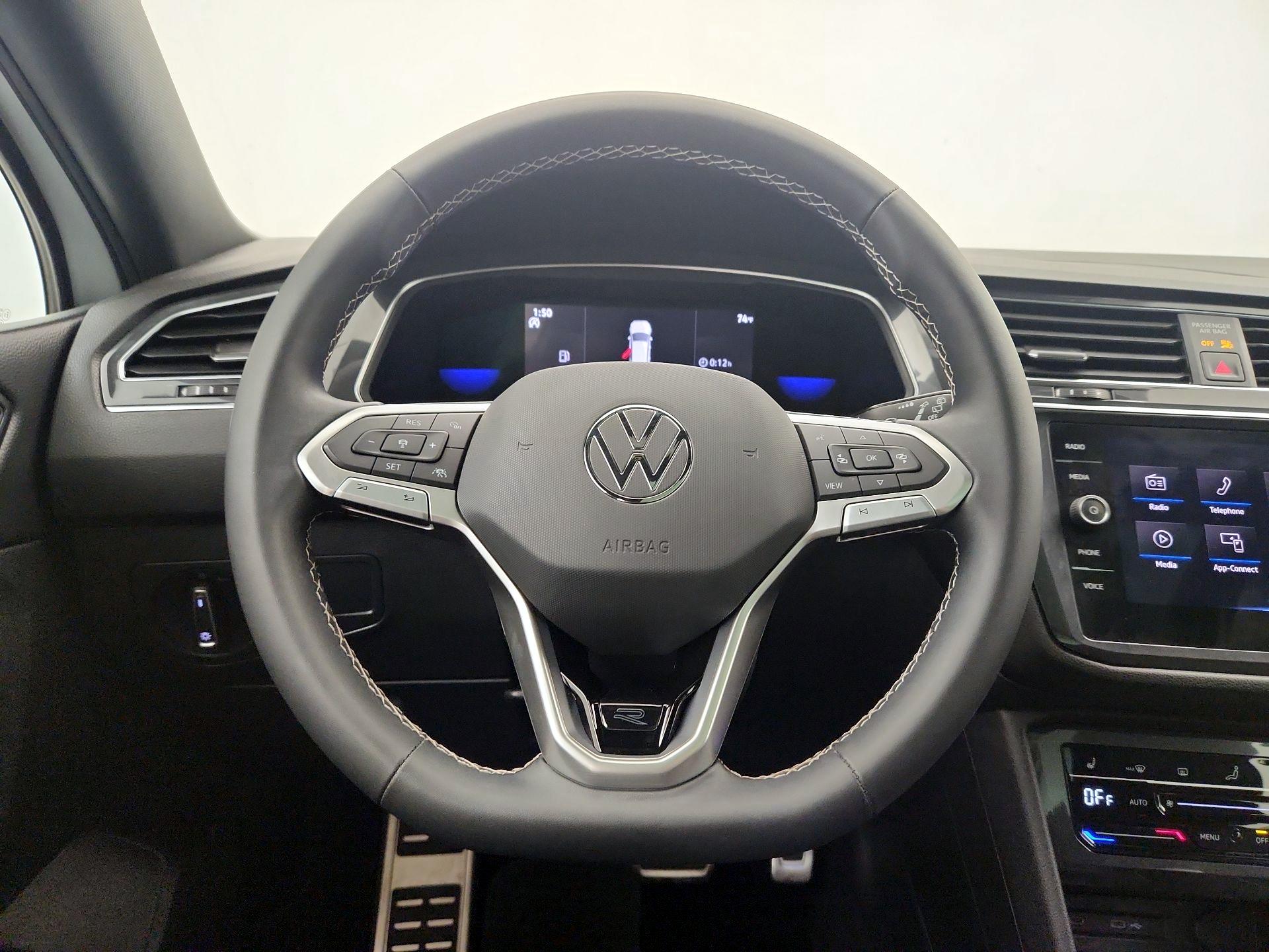 Thumbnail: 2023 Volkswagen Tiguan - 10