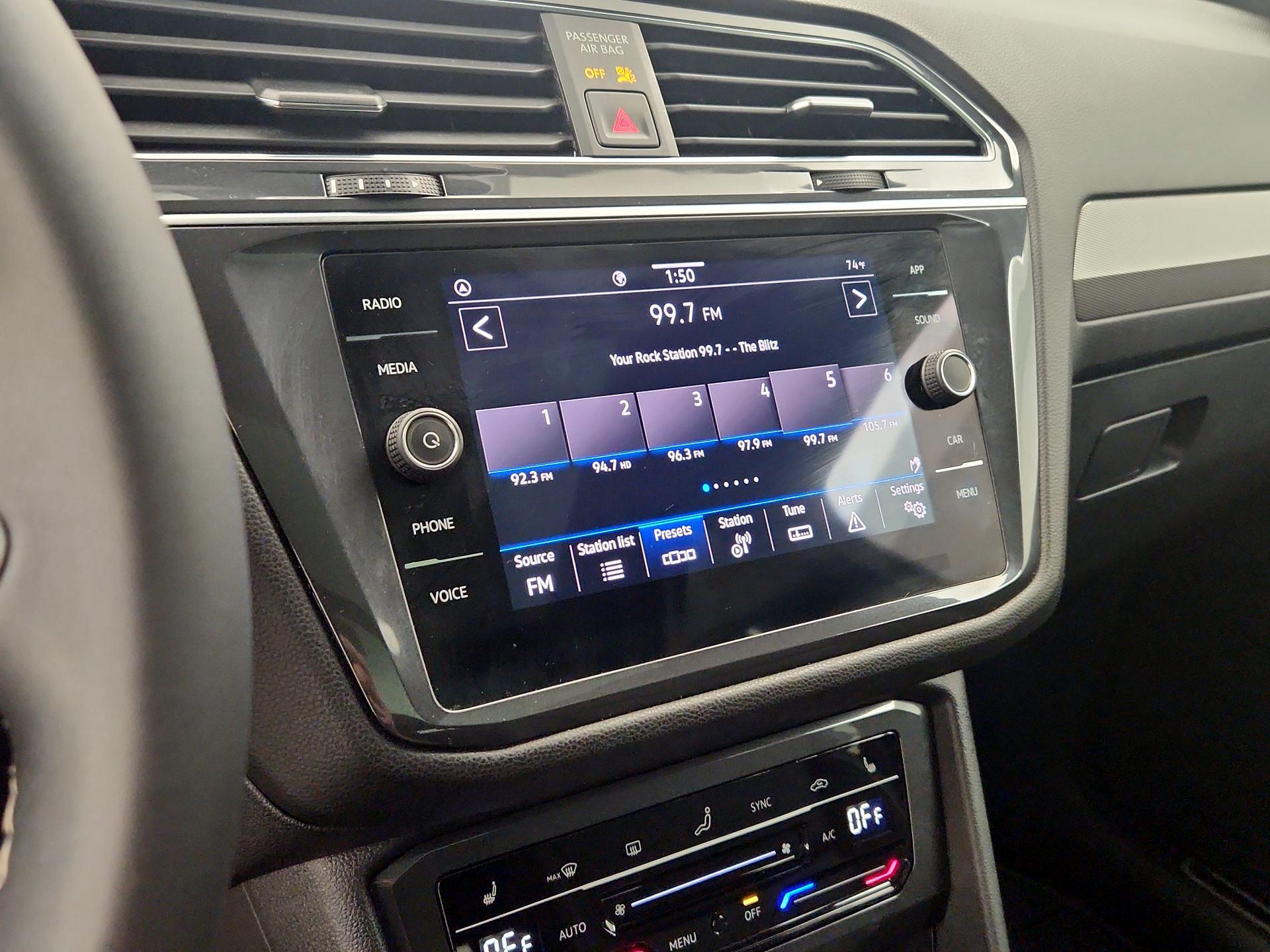 Thumbnail: 2023 Volkswagen Tiguan - 15