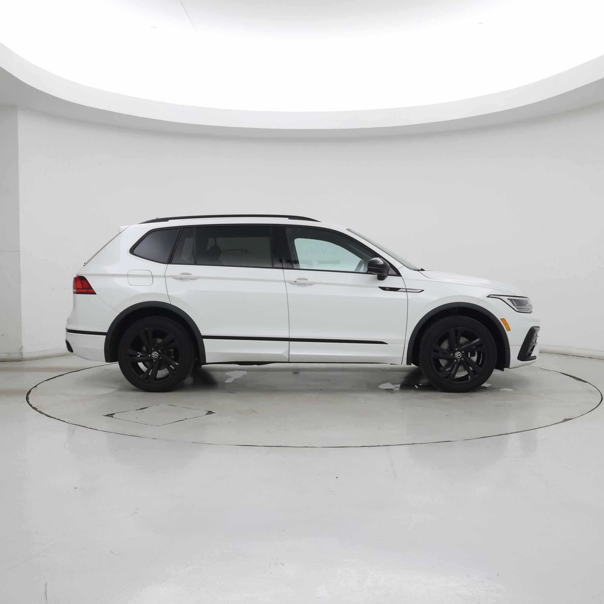 Thumbnail: 2023 Volkswagen Tiguan - 7