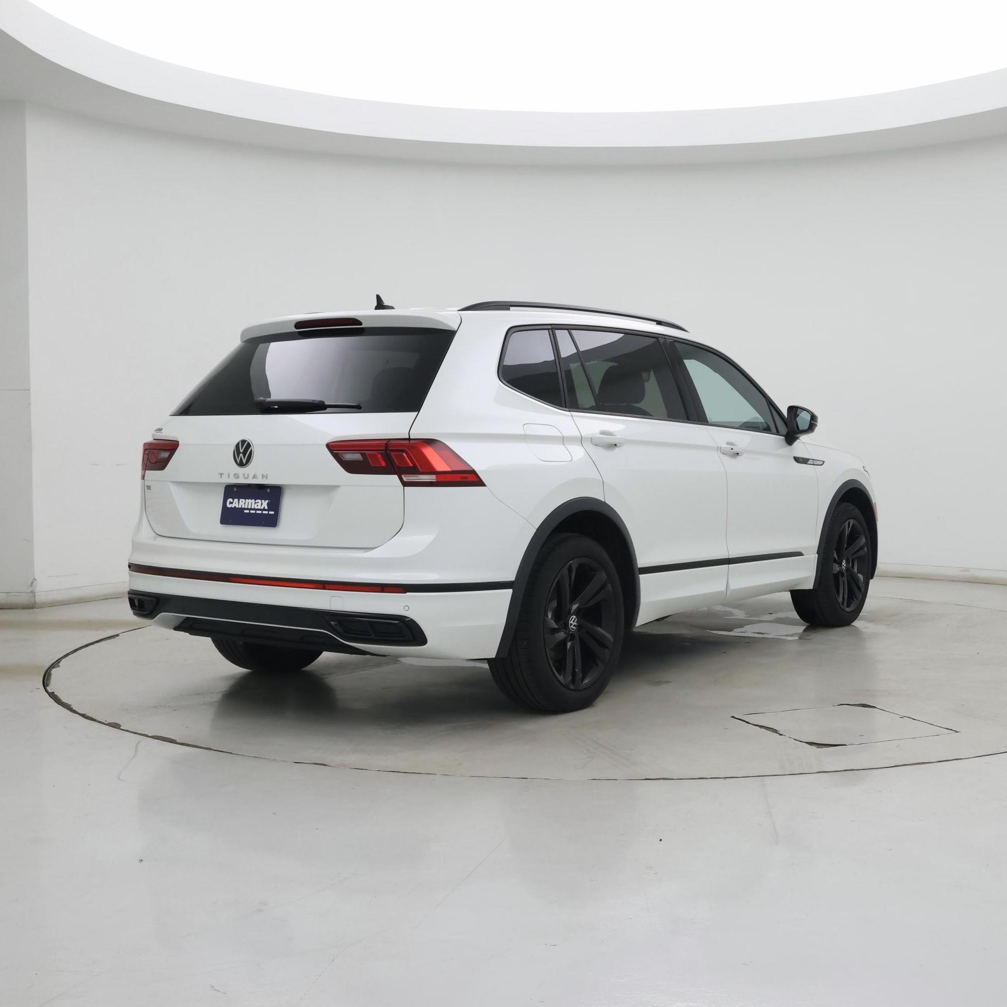 Thumbnail: 2023 Volkswagen Tiguan - 8