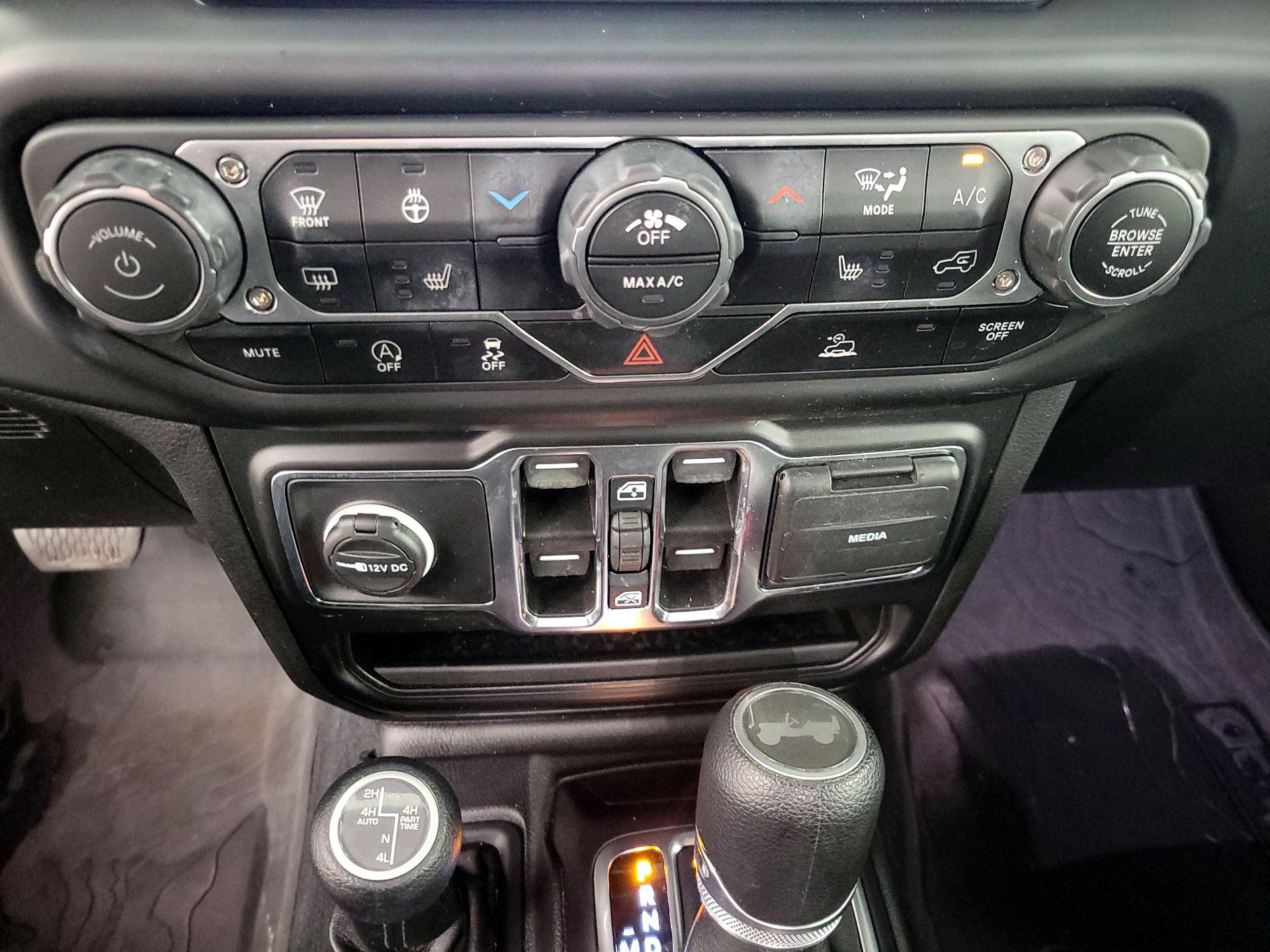 Thumbnail: 2022 Jeep Wrangler - 16