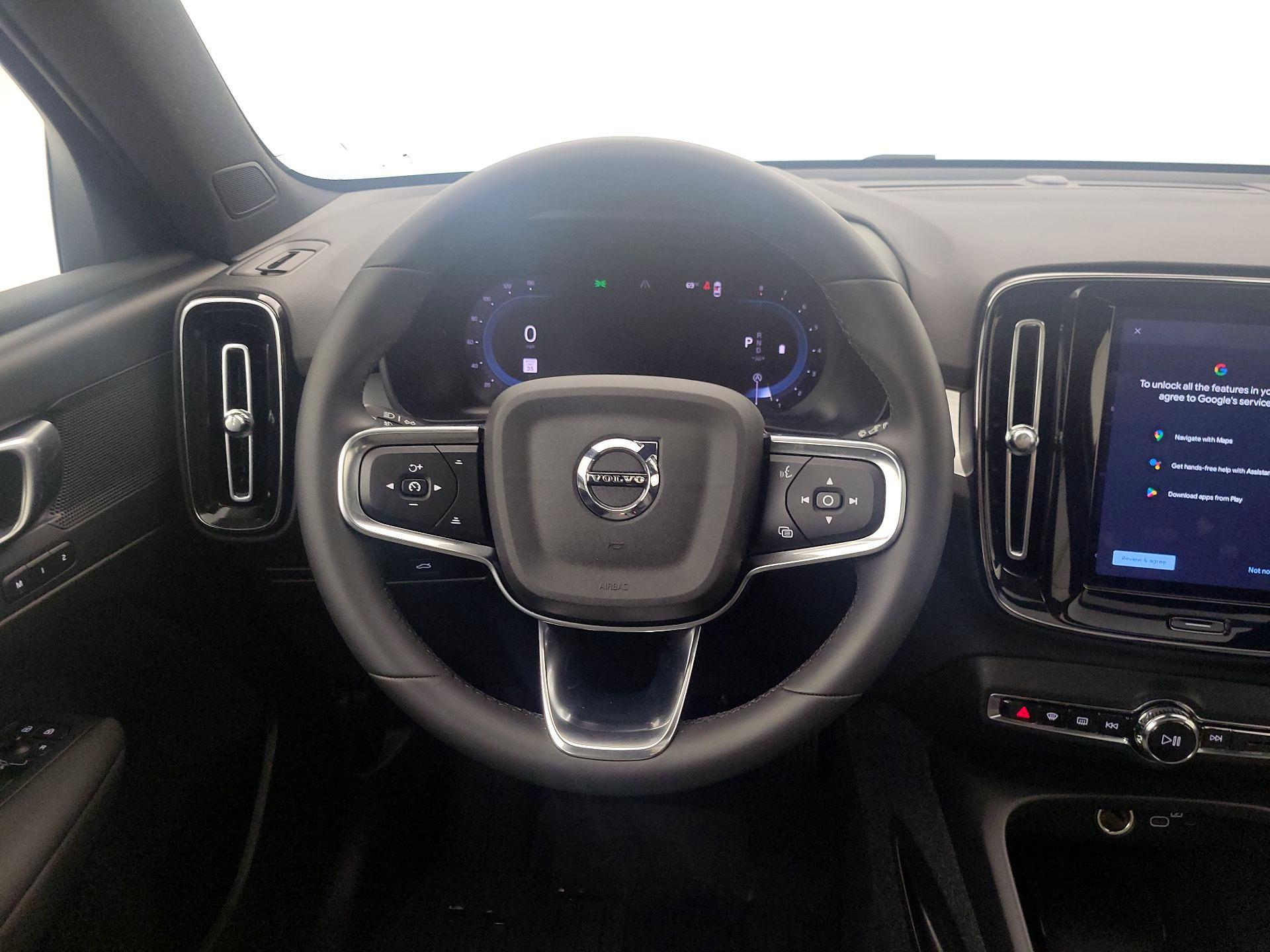 Thumbnail: 2024 Volvo XC40 - 10