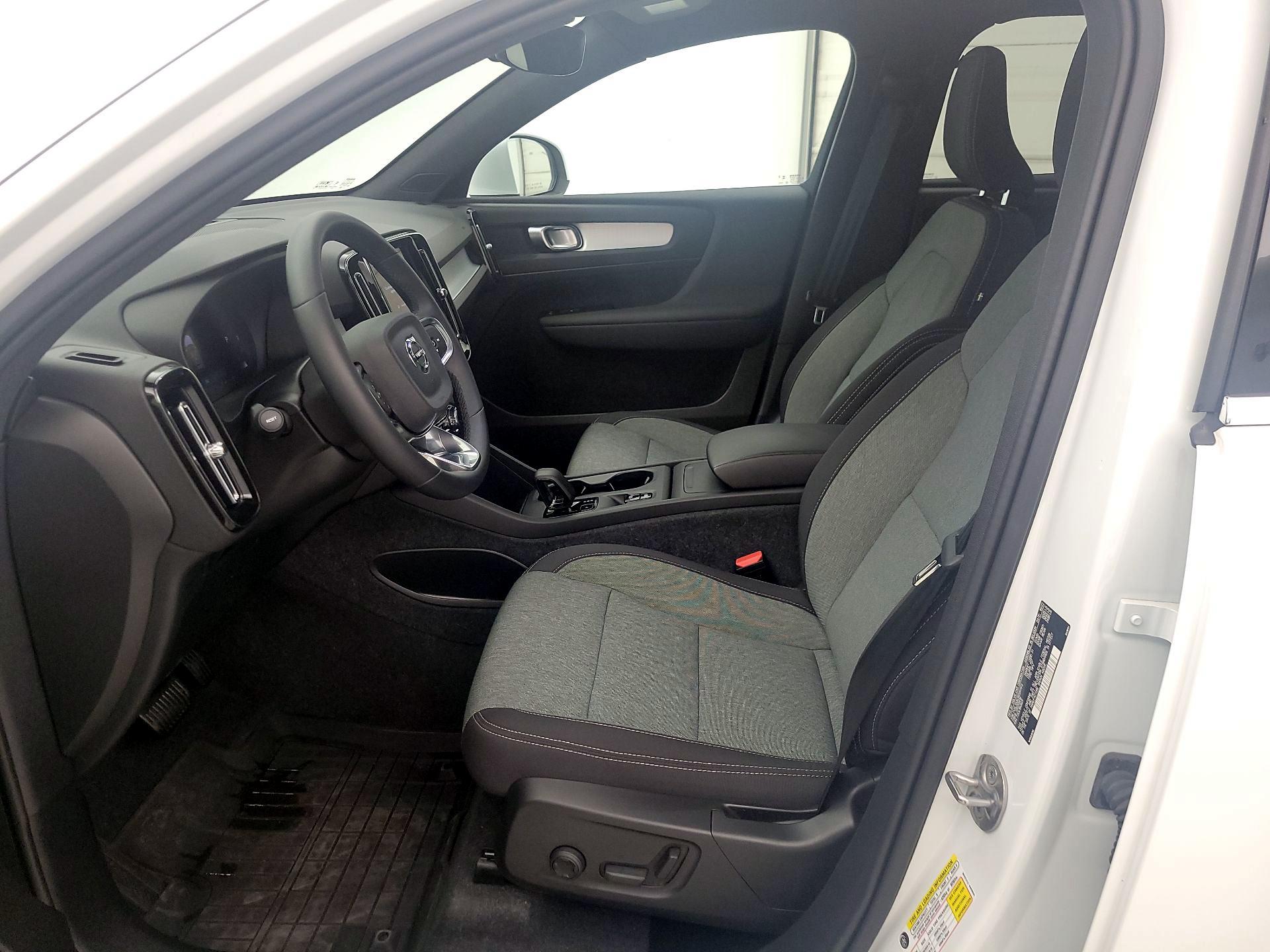 Thumbnail: 2024 Volvo XC40 - 11